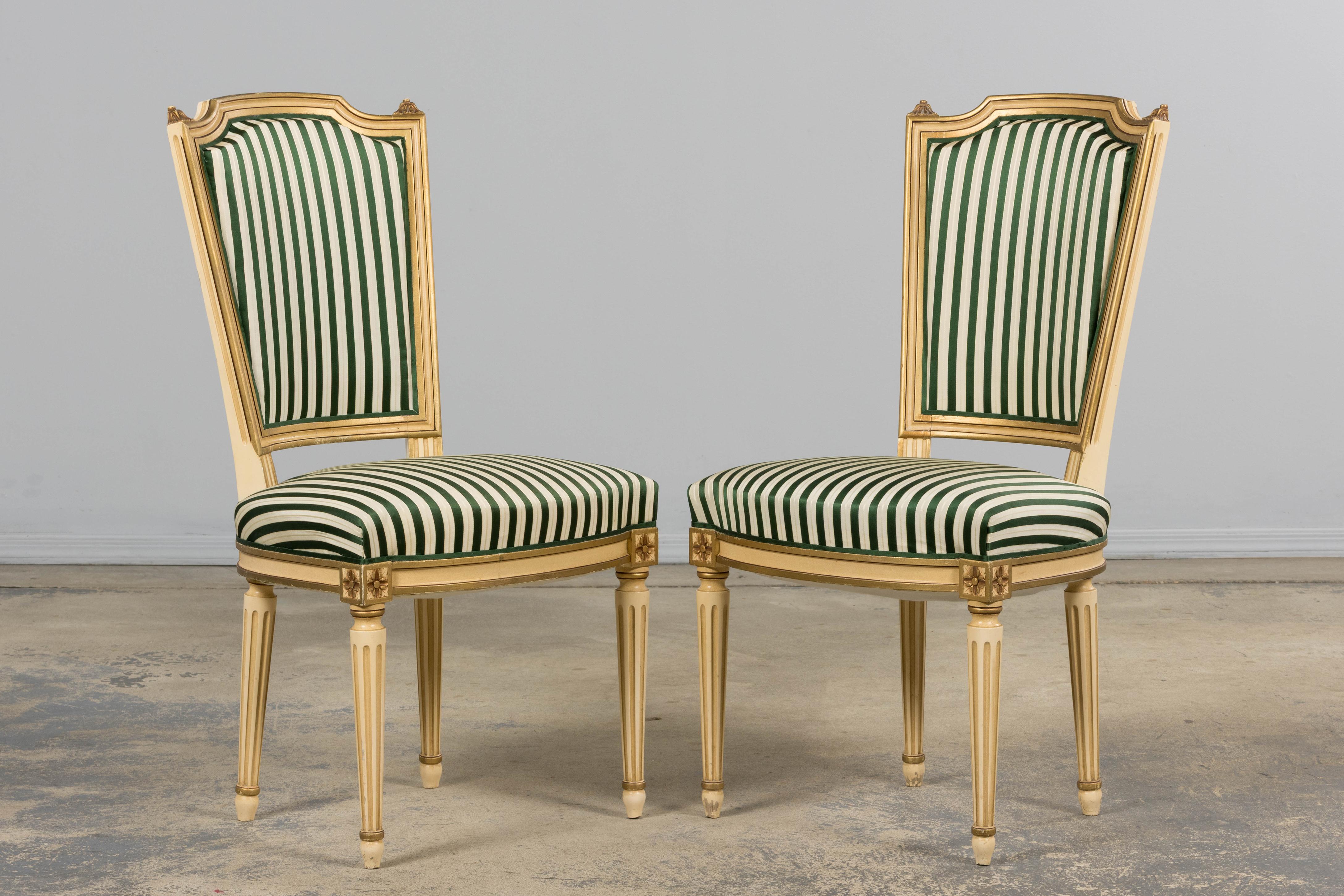 Antique French Louis XVI Style Peint Accent Chairs in Green Stripe - A Pair Bon état - En vente à Astoria, NY