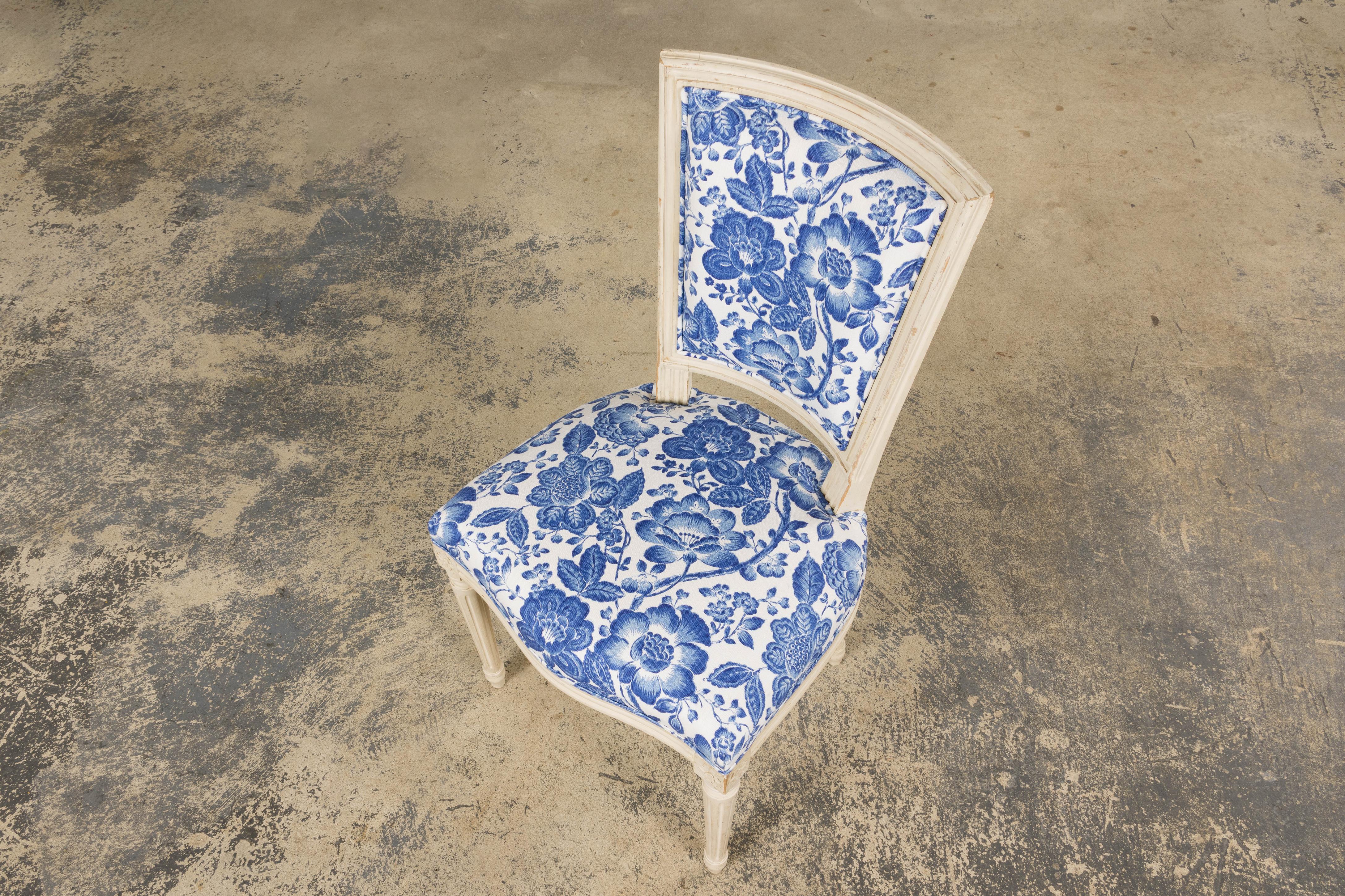 Antique French Louis XVI Style Painted Accent Side Chair in Blue Floral im Angebot 6