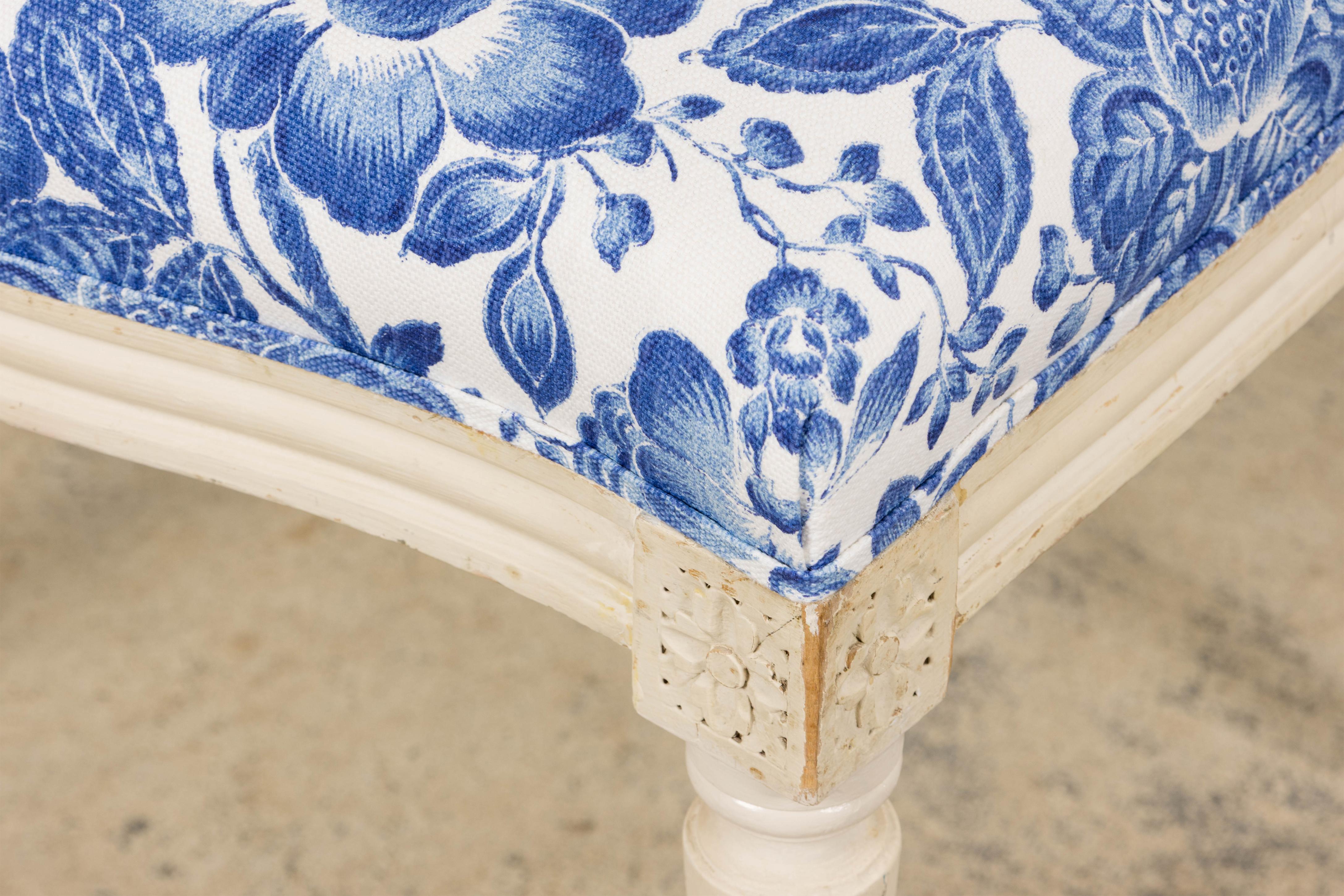 Antique French Louis XVI Style Painted Accent Side Chair in Blue Floral im Angebot 7