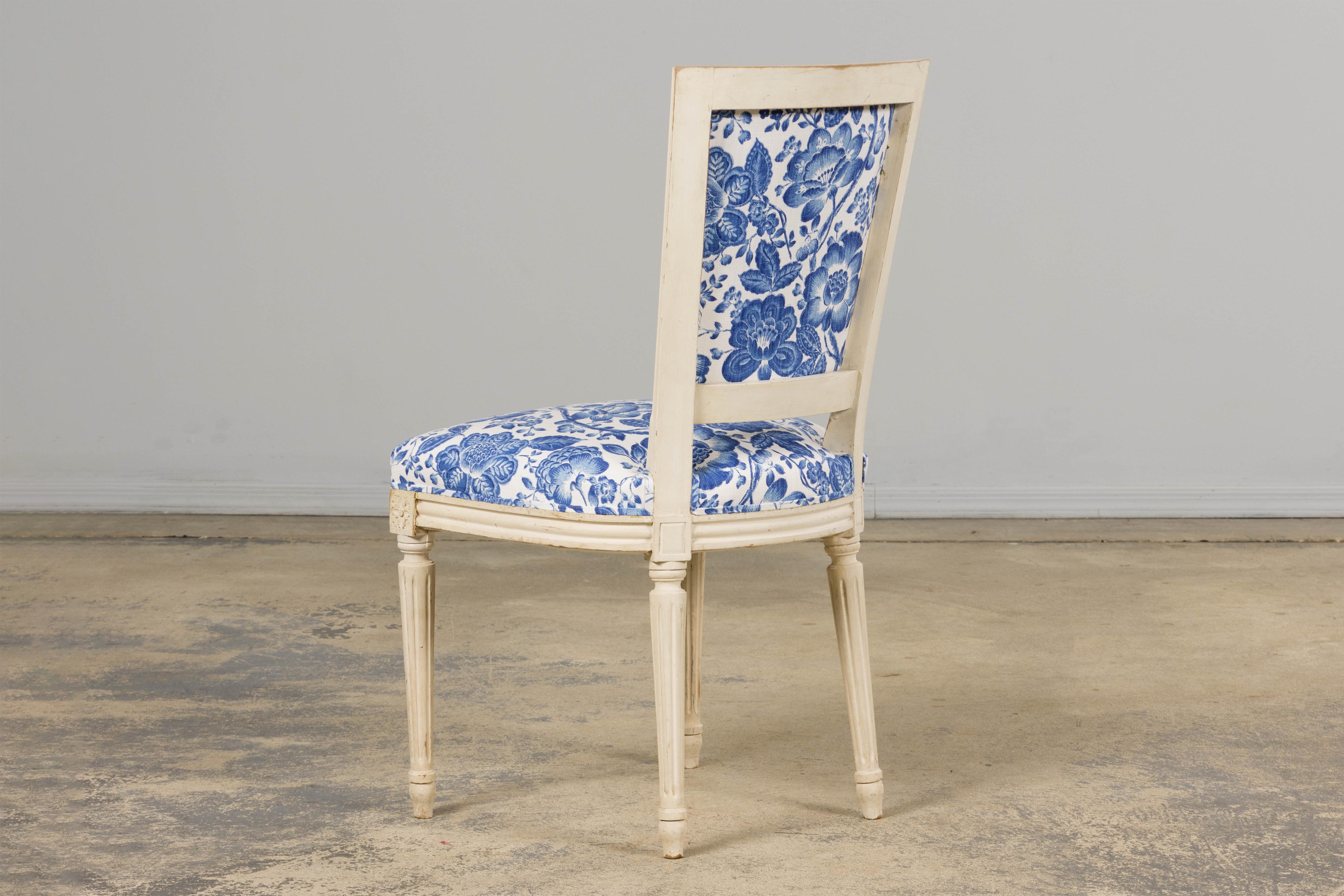 Antique French Louis XVI Style Painted Accent Side Chair in Blue Floral im Angebot 8
