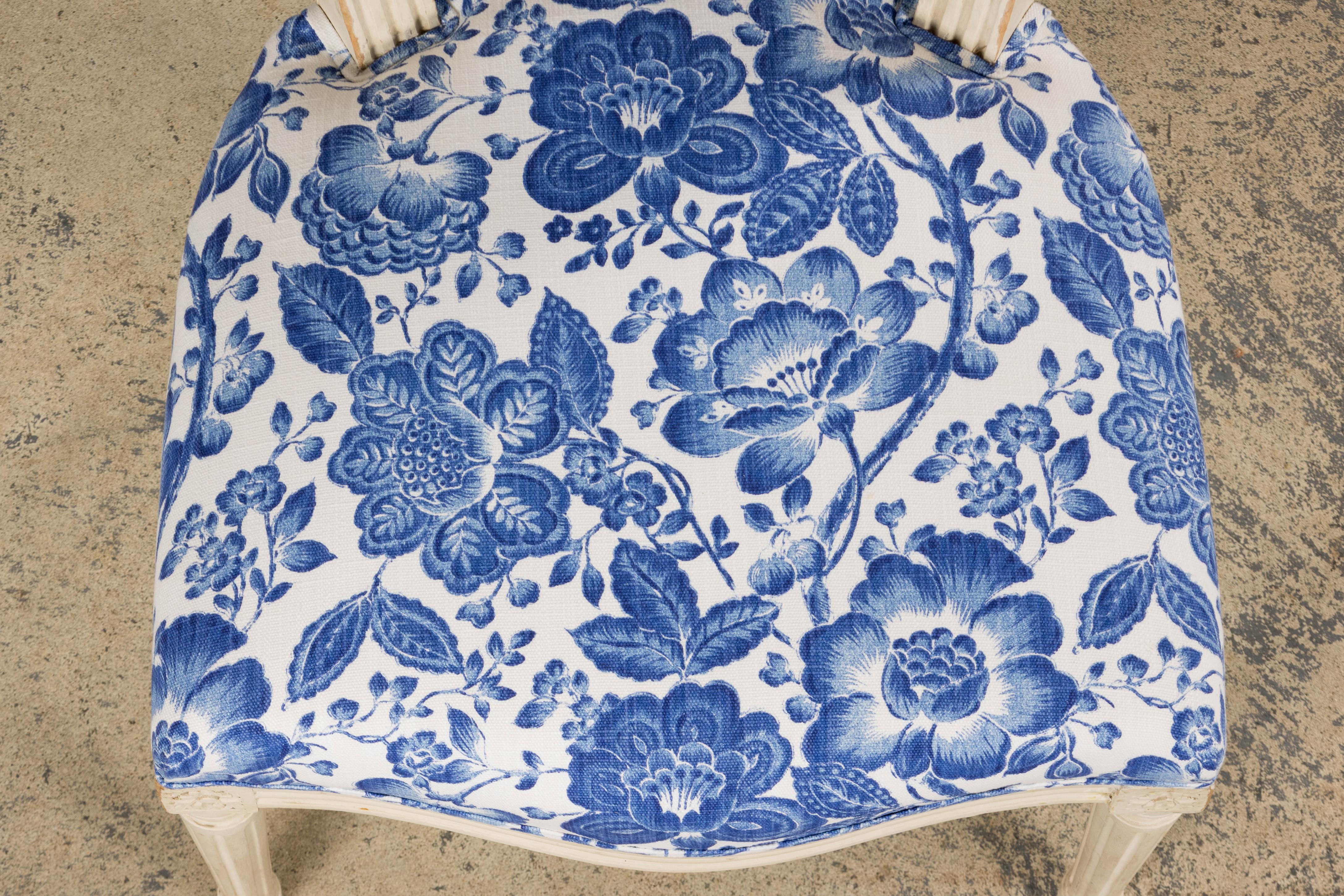 Antique French Louis XVI Style Painted Accent Side Chair in Blue Floral (Französisch) im Angebot