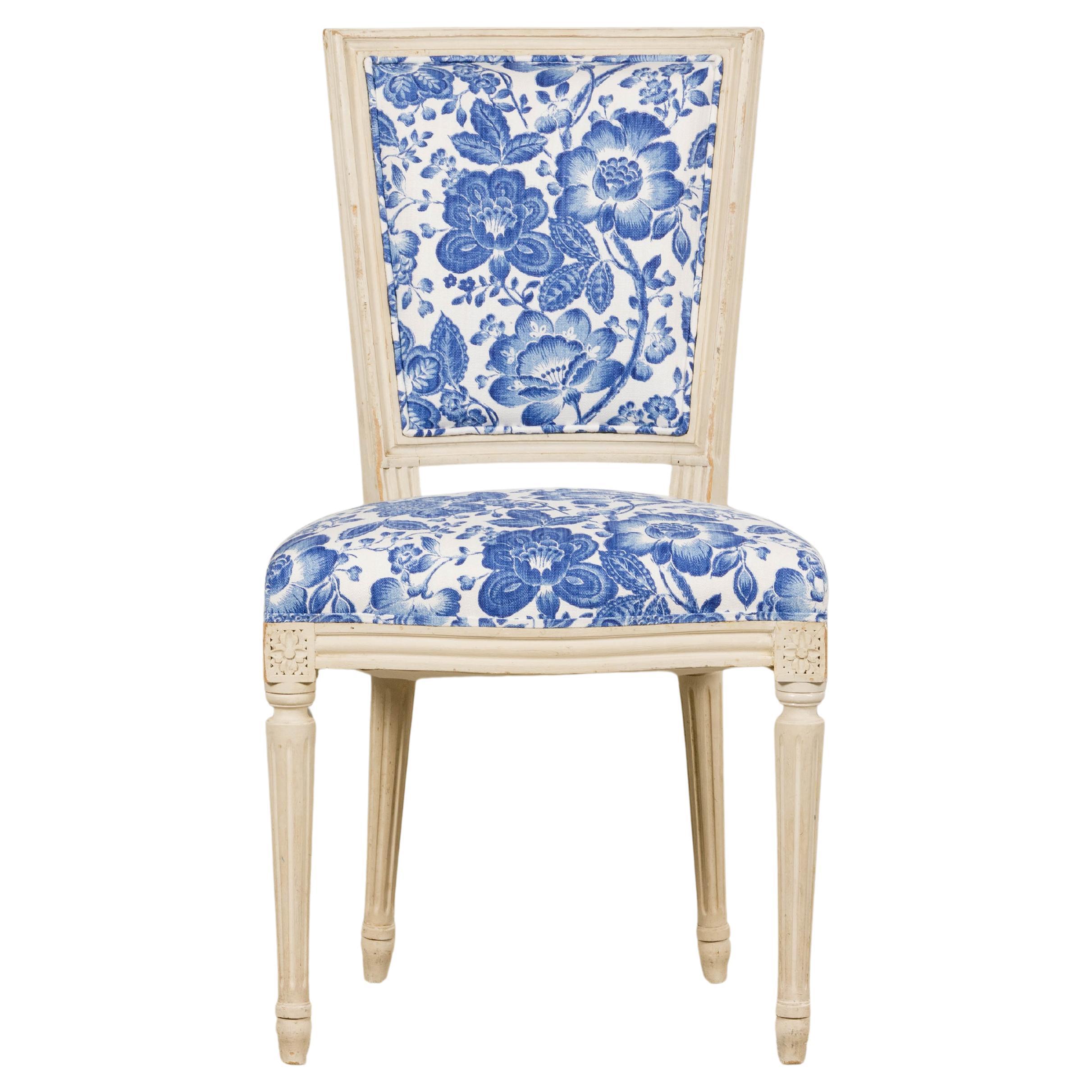 Antique French Louis XVI Style Painted Accent Side Chair in Blue Floral im Angebot