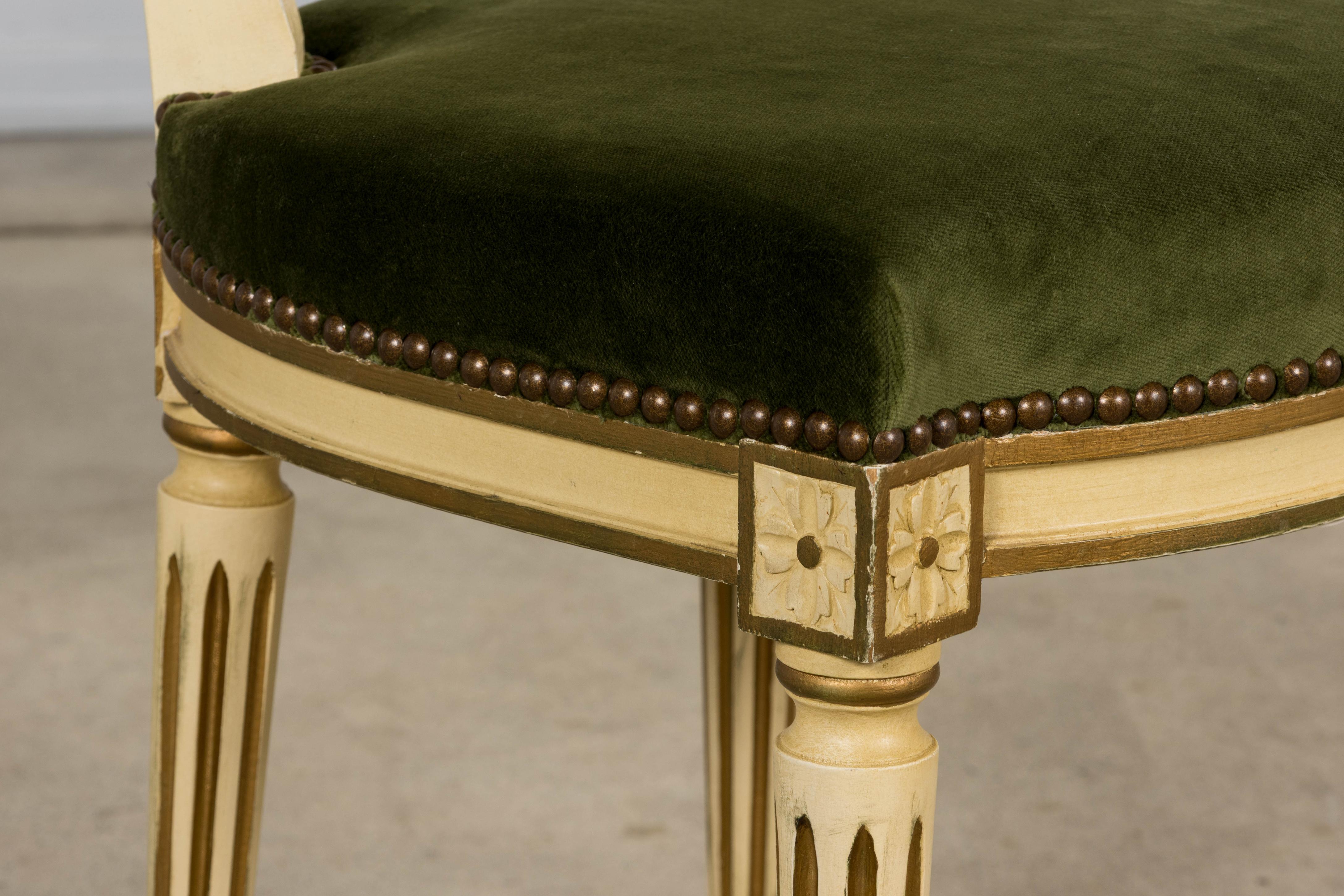 Antique French Louis XVI Style Painted Accent Side Chairs in Olive Green Velvet im Angebot 3