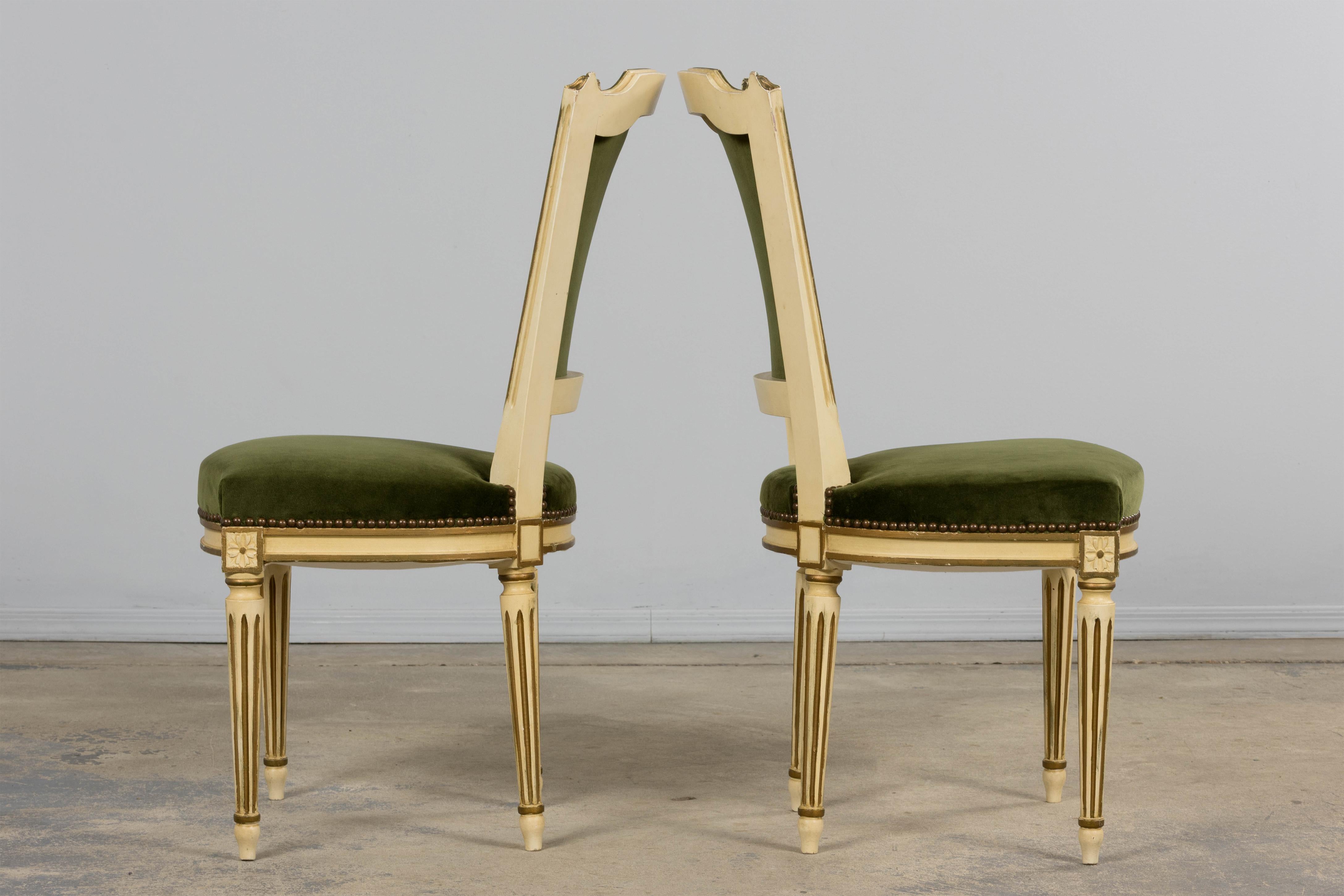 Antique French Louis XVI Style Painted Accent Side Chairs in Olive Green Velvet im Angebot 5