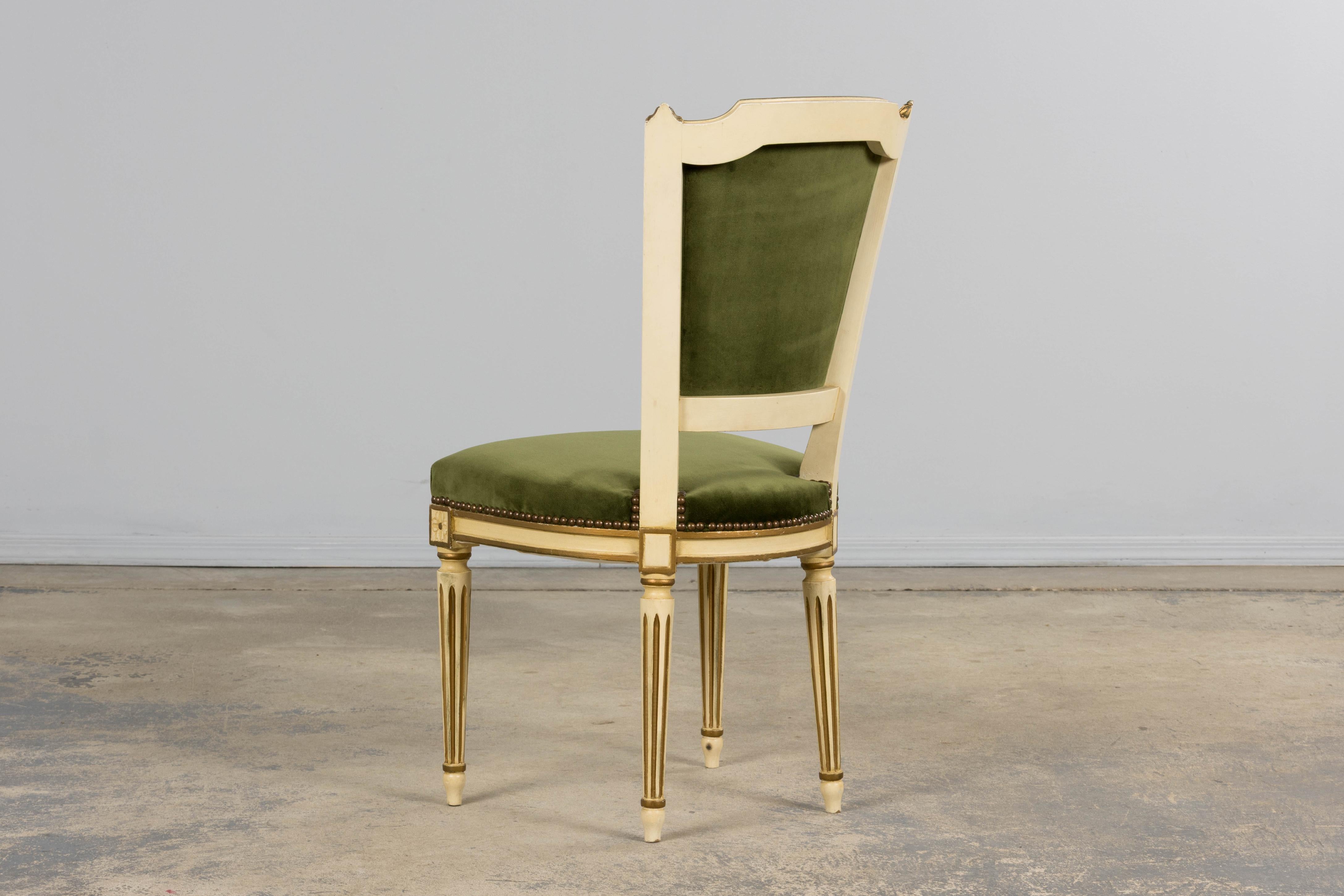 Antique French Louis XVI Style Painted Accent Side Chairs in Olive Green Velvet im Angebot 6