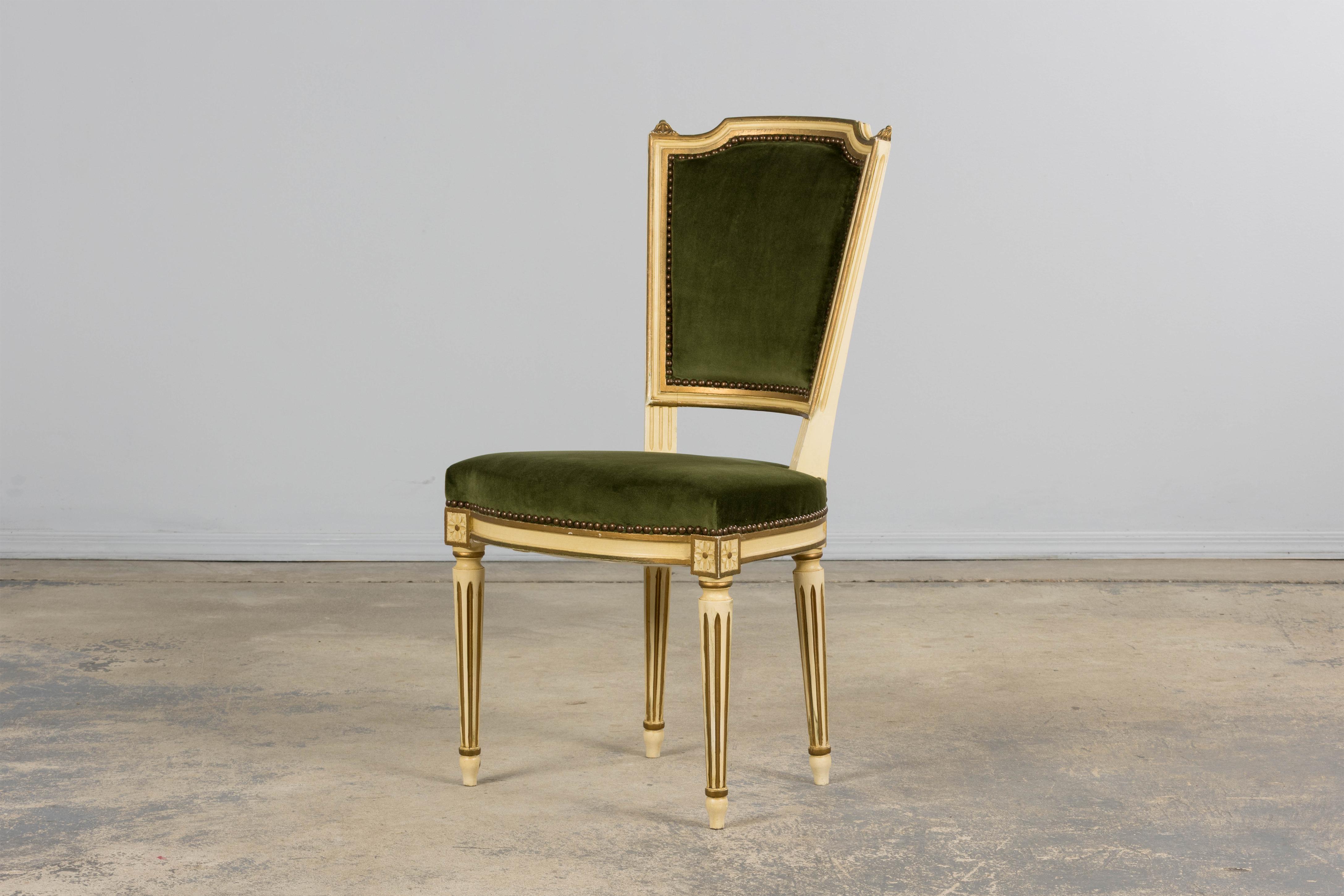 Antique French Louis XVI Style Painted Accent Side Chairs in Olive Green Velvet im Angebot 10