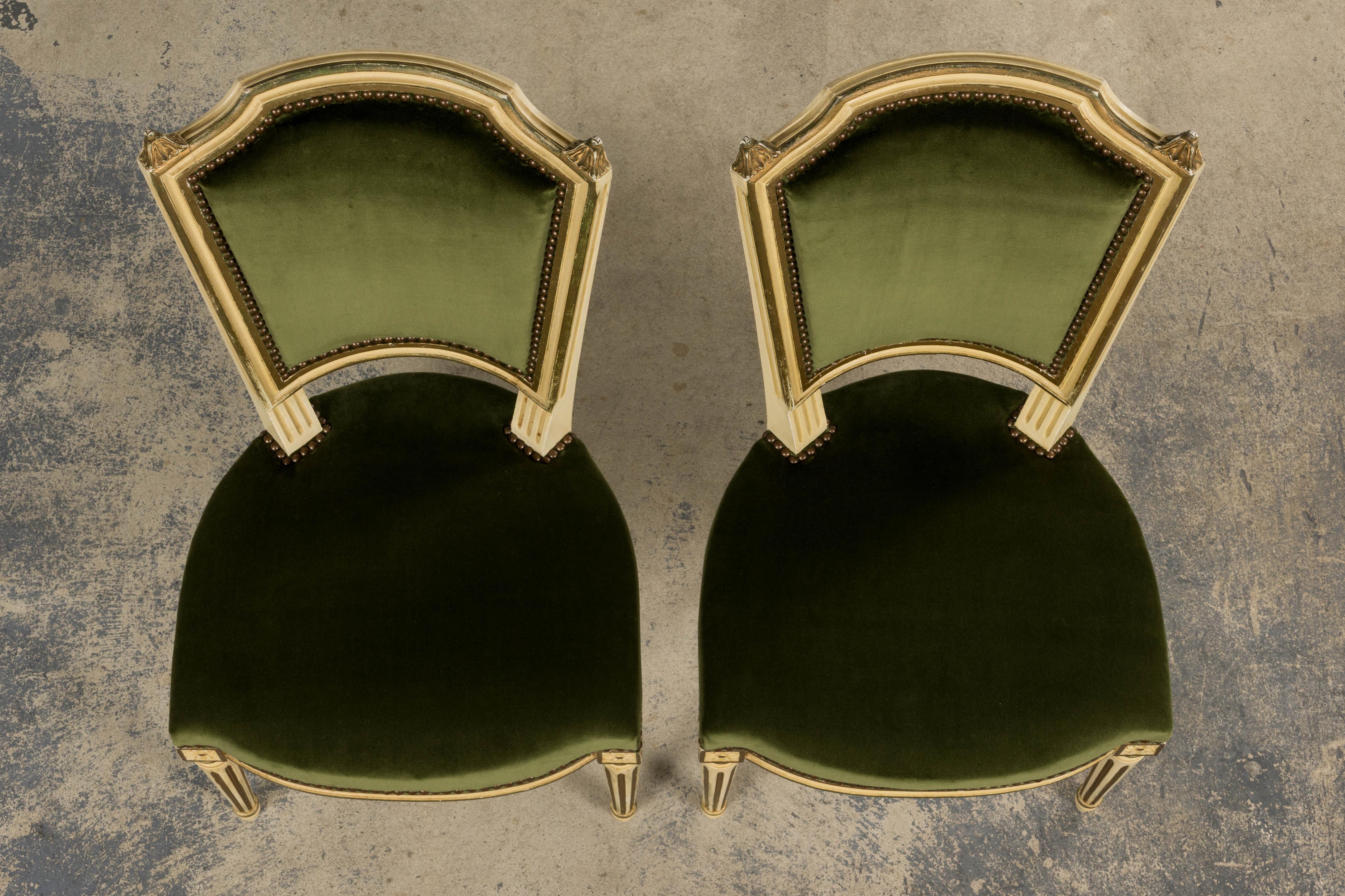 Antique French Louis XVI Style Painted Accent Side Chairs in Olive Green Velvet (Louis XVI.) im Angebot