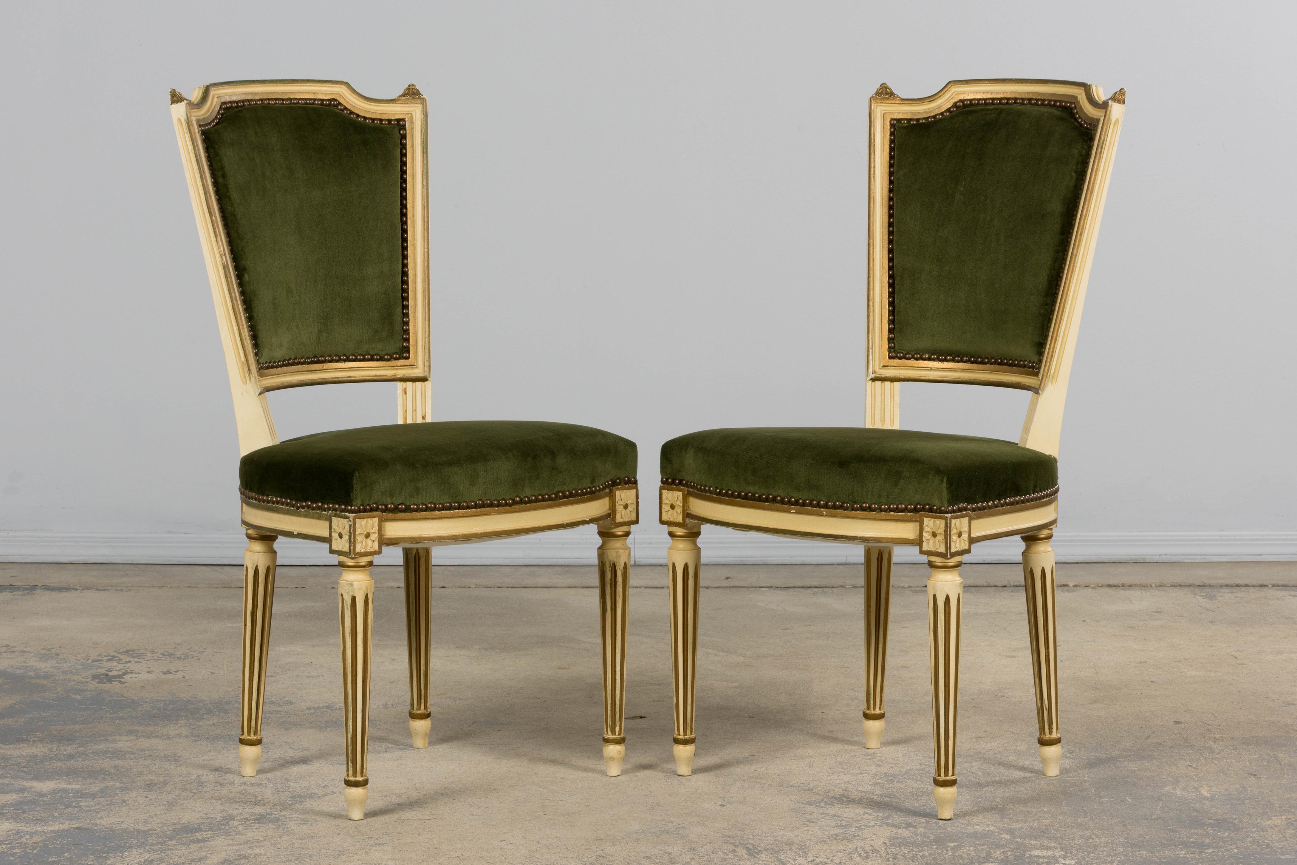 Antique French Louis XVI Style Painted Accent Side Chairs in Olive Green Velvet im Zustand „Gut“ im Angebot in Astoria, NY