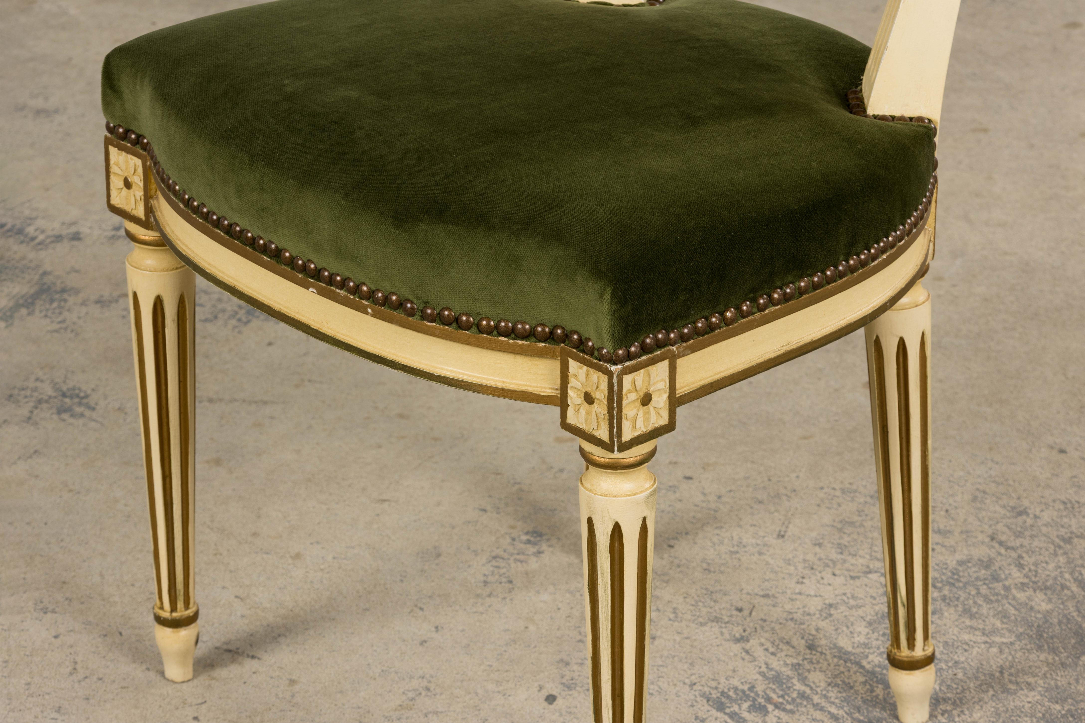 Antique French Louis XVI Style Painted Accent Side Chairs in Olive Green Velvet im Angebot 2