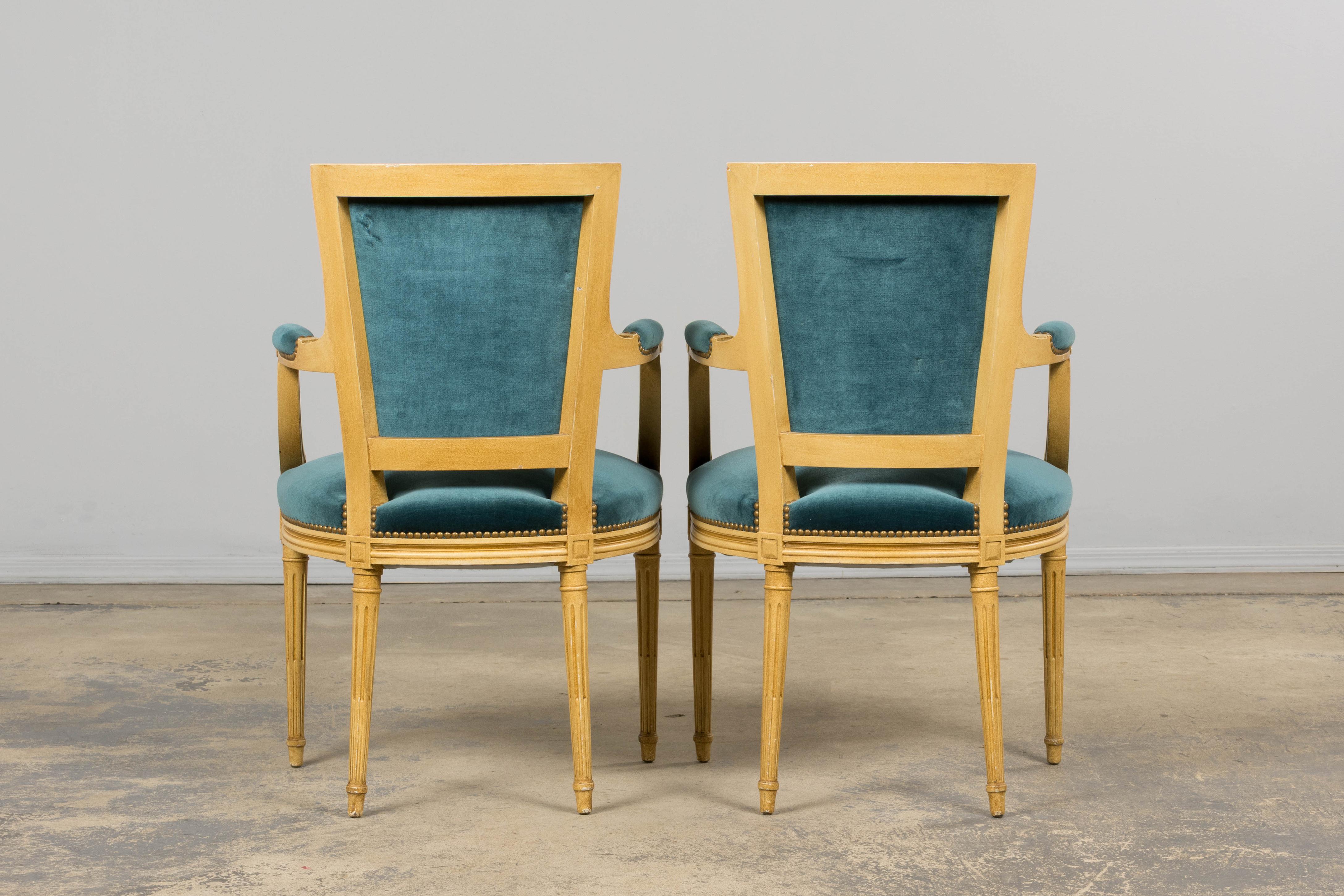 Antique French Louis XVI Style Painted Dining Chairs in Blue Velvet - Set von 6 im Angebot 7