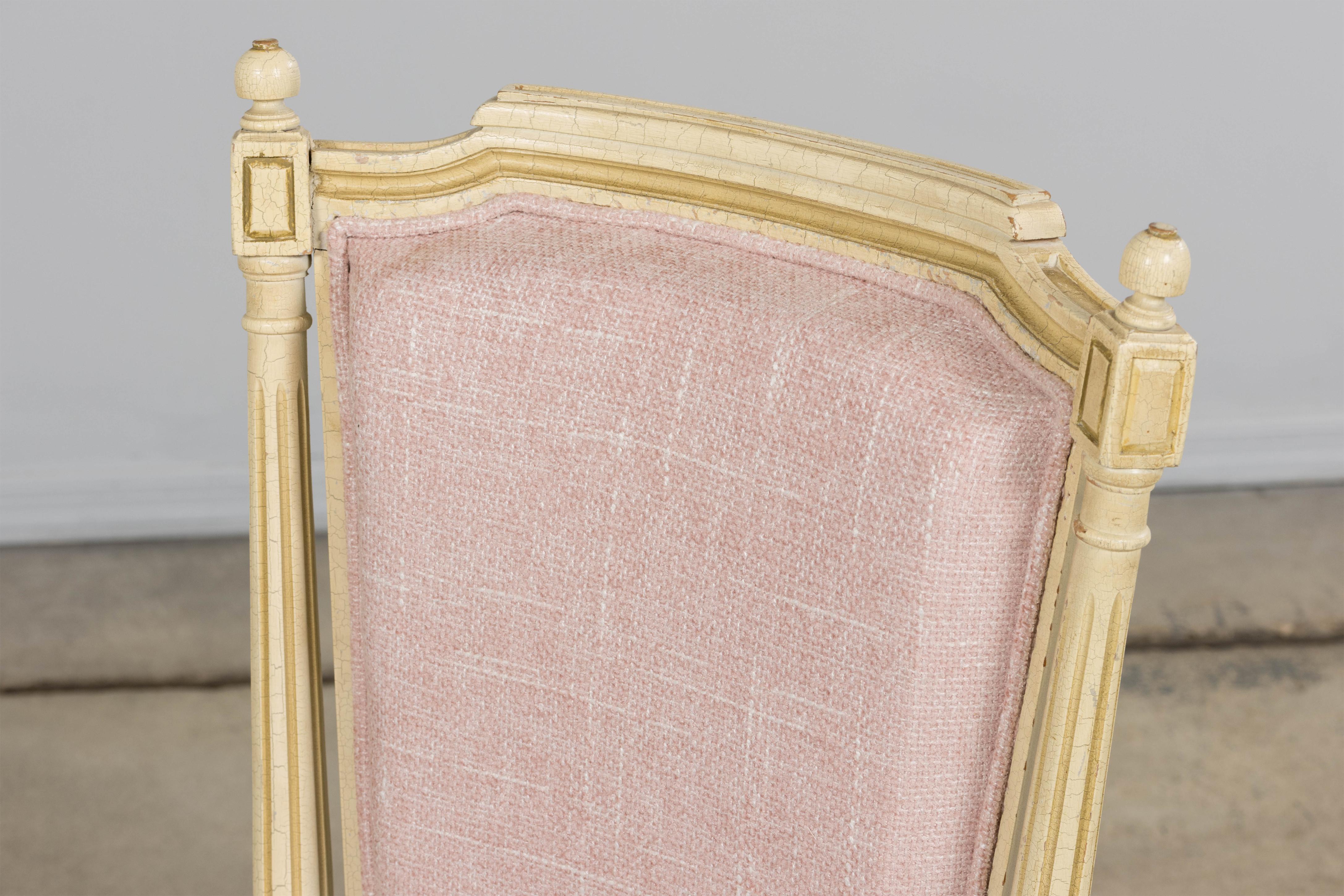 Antique French Louis XVI Style Painted Dining Chairs in Blush Pink - Set von 6 im Angebot 6