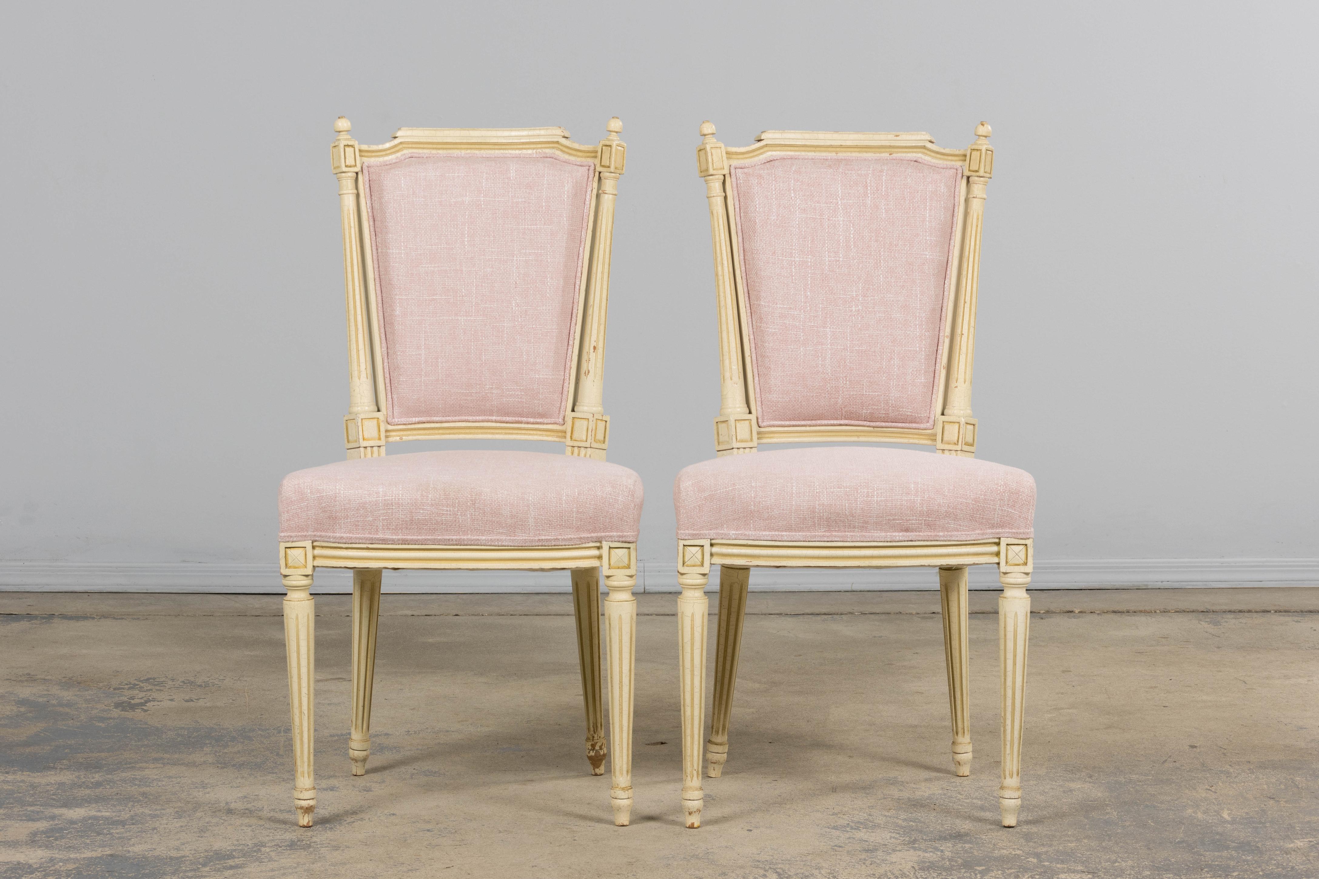Antique French Louis XVI Style Painted Dining Chairs in Blush Pink - Set von 6 (Handgefertigt) im Angebot