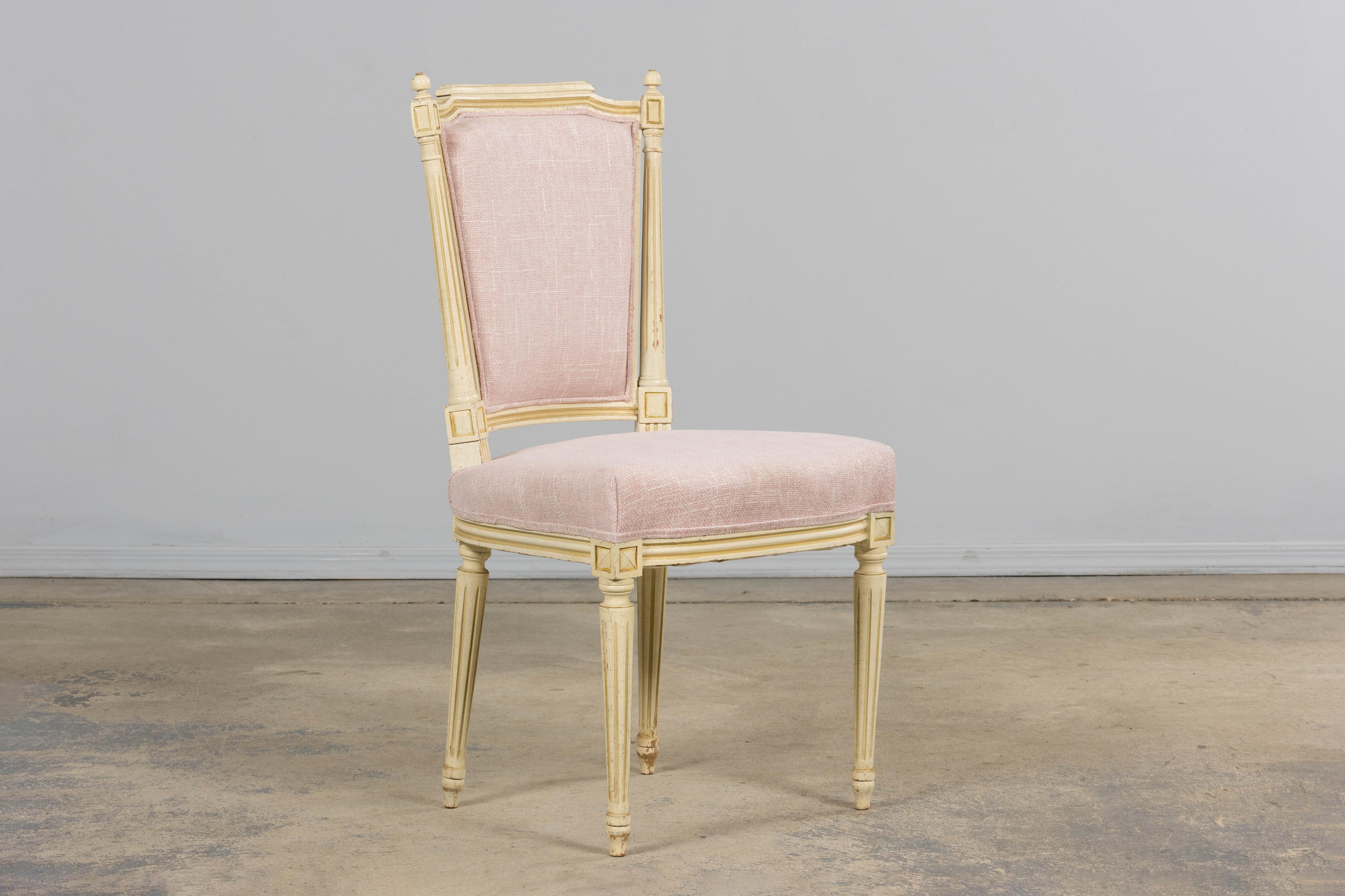 Antique French Louis XVI Style Painted Dining Chairs in Blush Pink - Set von 6 (19. Jahrhundert) im Angebot