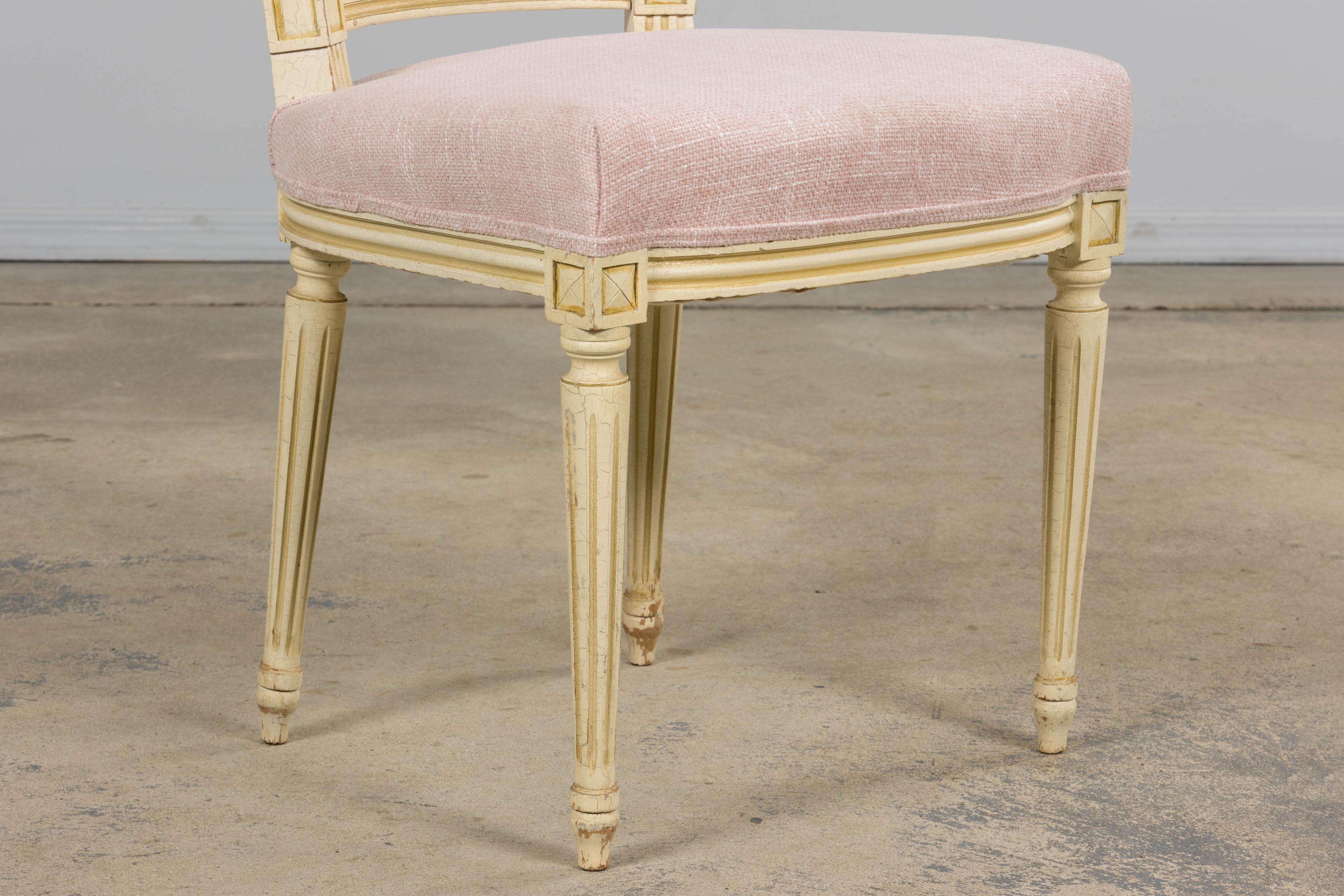 Antique French Louis XVI Style Painted Dining Chairs in Blush Pink - Set von 6 im Angebot 1