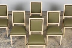 Chaises de salle à manger peintes de style Louis XVI en cuir vert, Antique French - Lot de 8