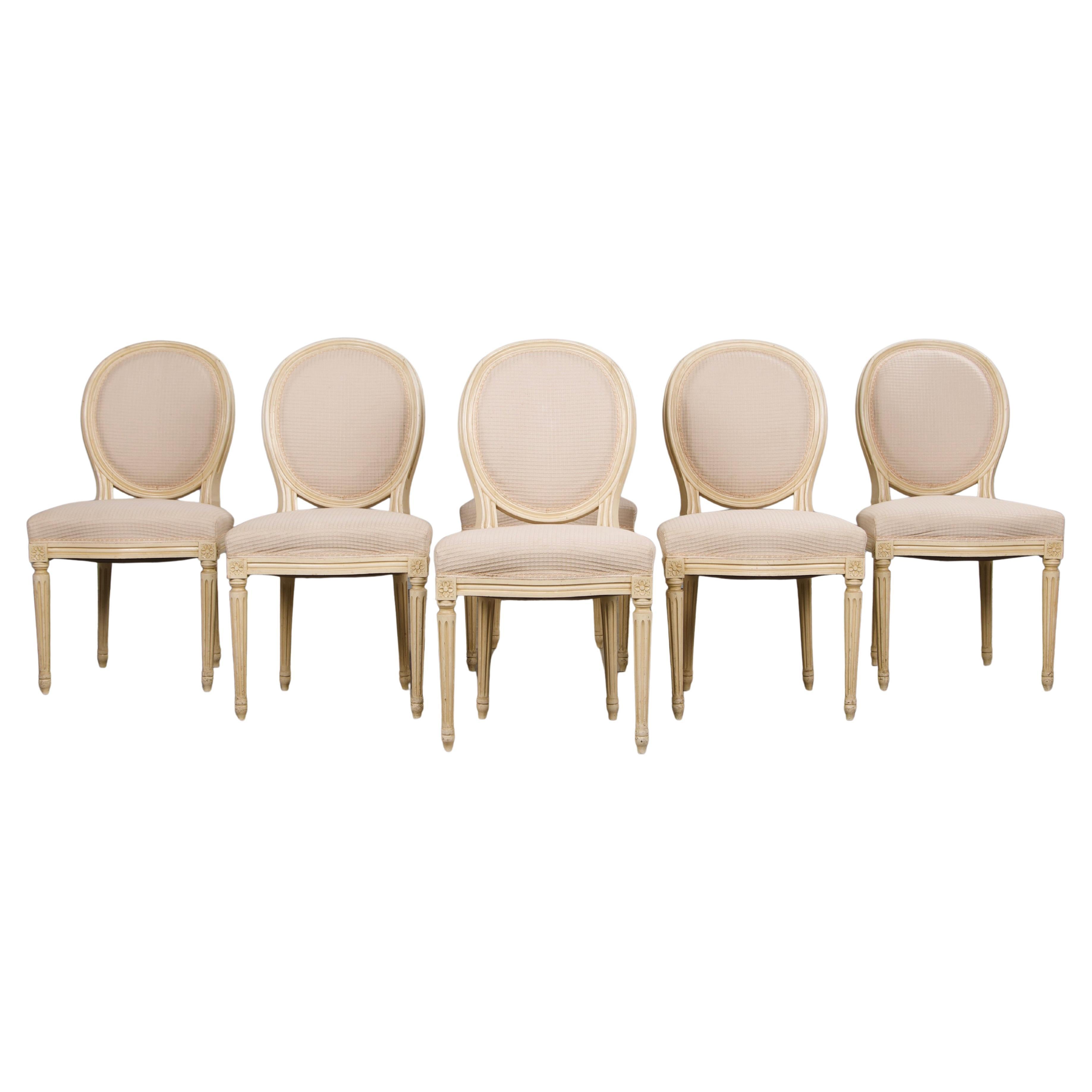 Chaises de salle à manger françaises anciennes peintes de style Louis XVI avec tissu crème - lot de 6