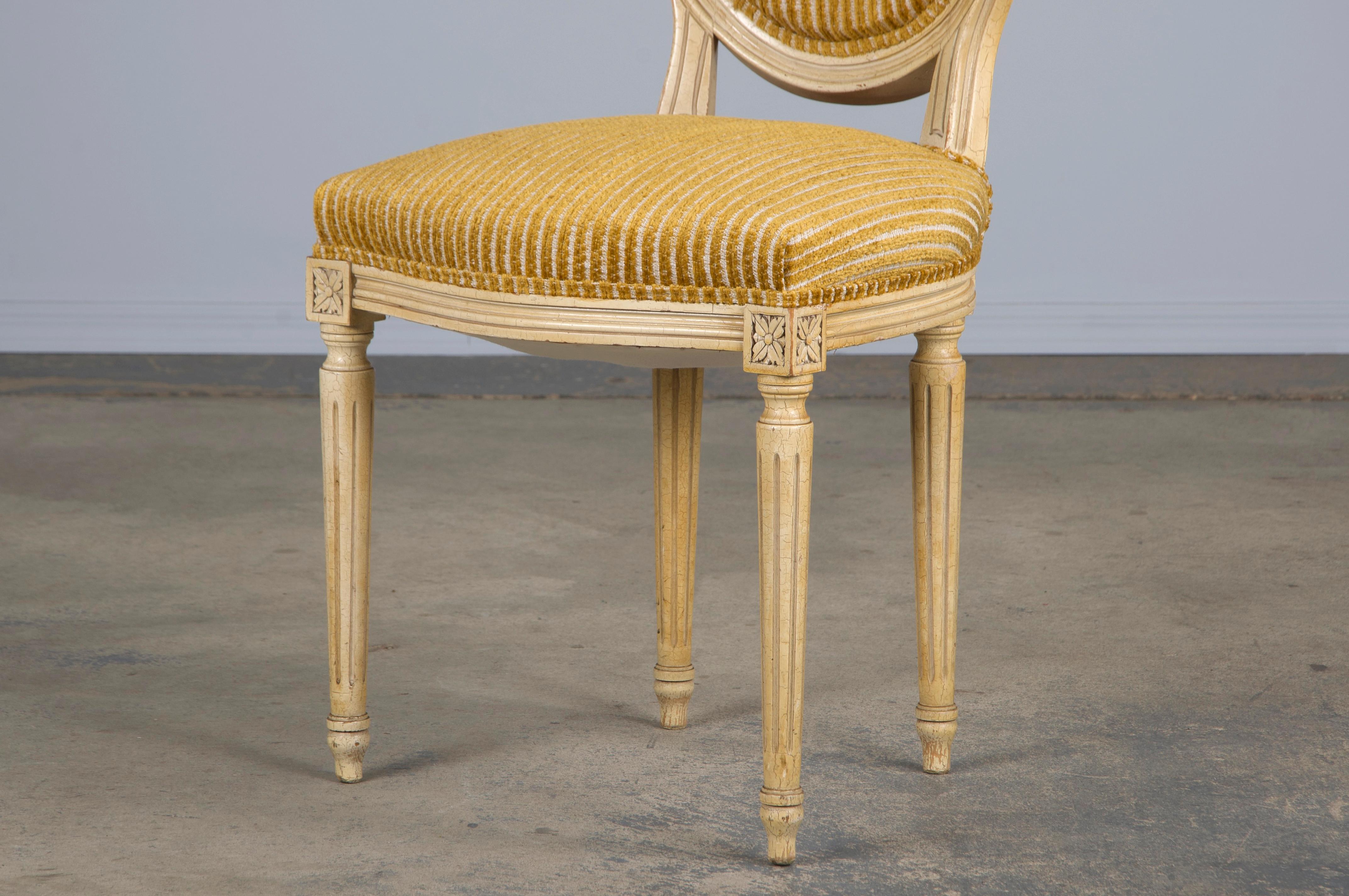 Chaises de salle à manger françaises anciennes peintes de style Louis XVI avec tissu rayé - lot de 6 en vente 8