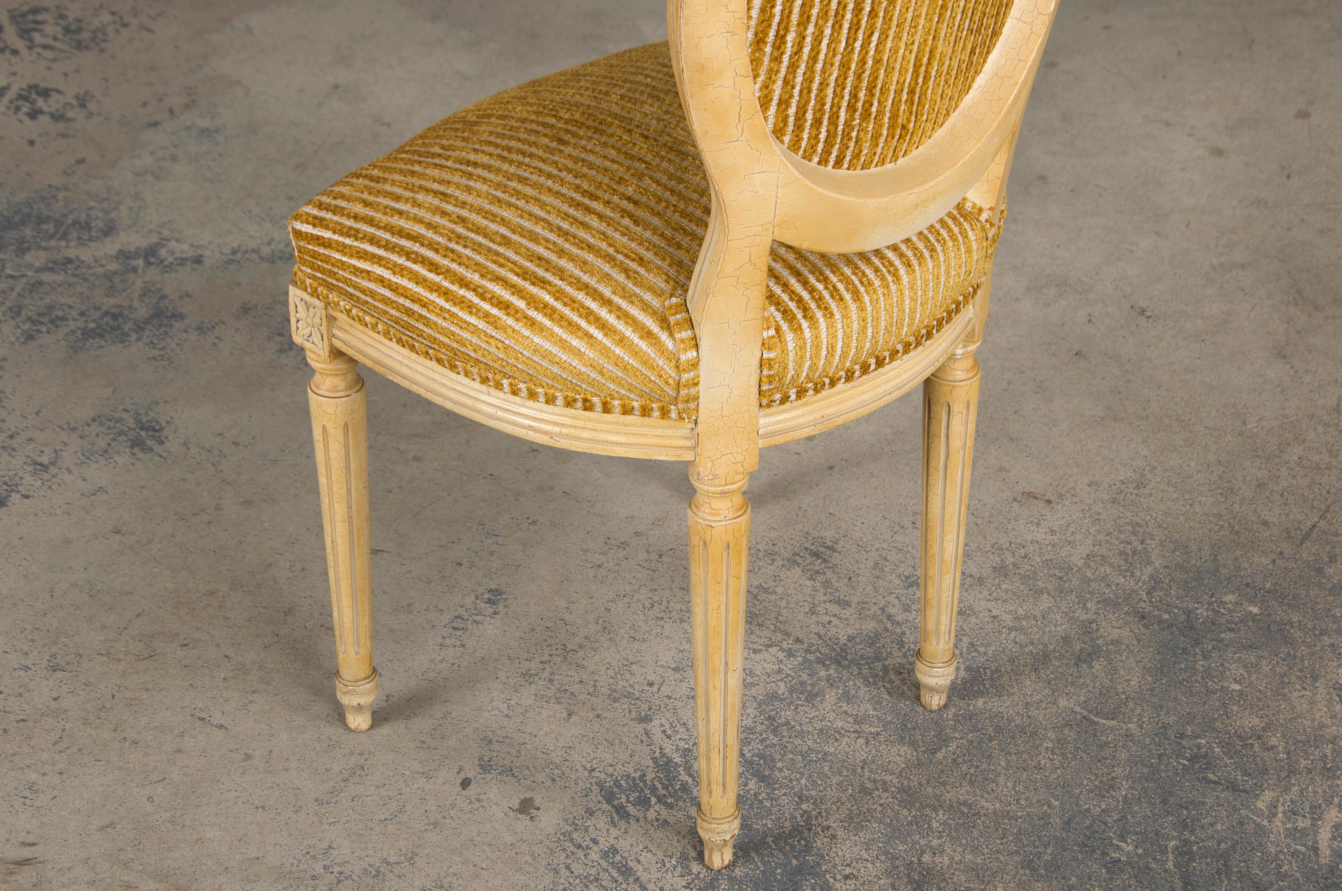 Chaises de salle à manger françaises anciennes peintes de style Louis XVI avec tissu rayé - lot de 6 en vente 9