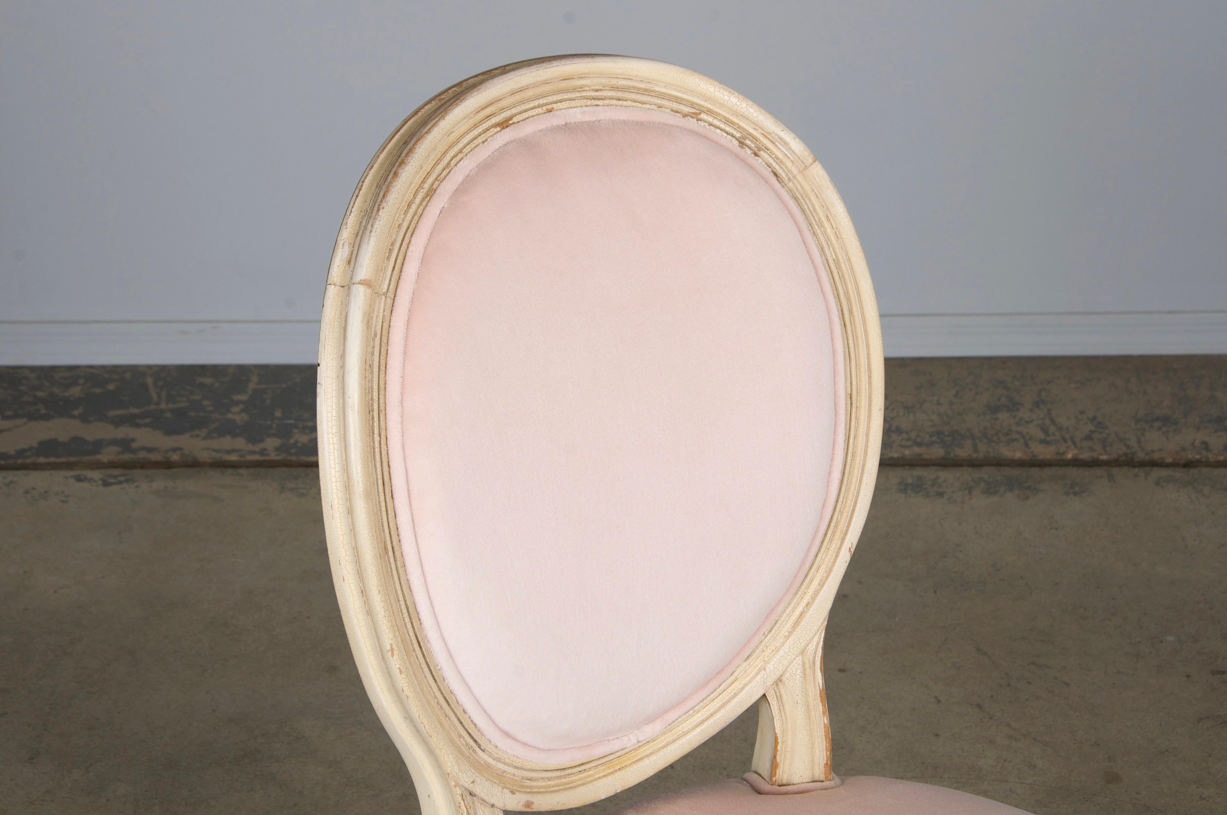Antique French Louis XVI Style Painted Side Chair in Peony Velvet In Good Condition For Sale In Astoria, NY