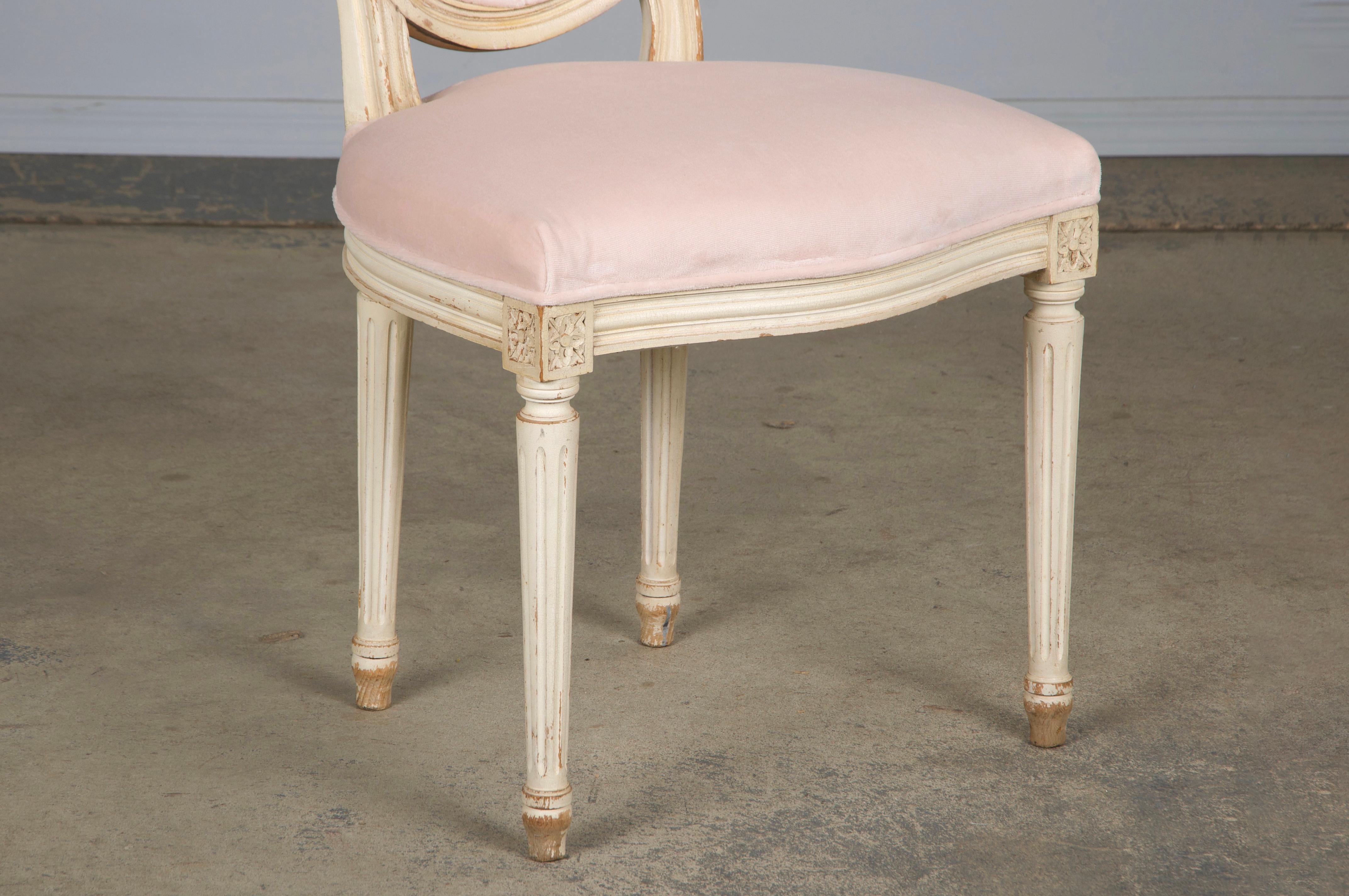 Antique French Louis XVI Style Painted Side Chair in Peony Velvet For Sale 1