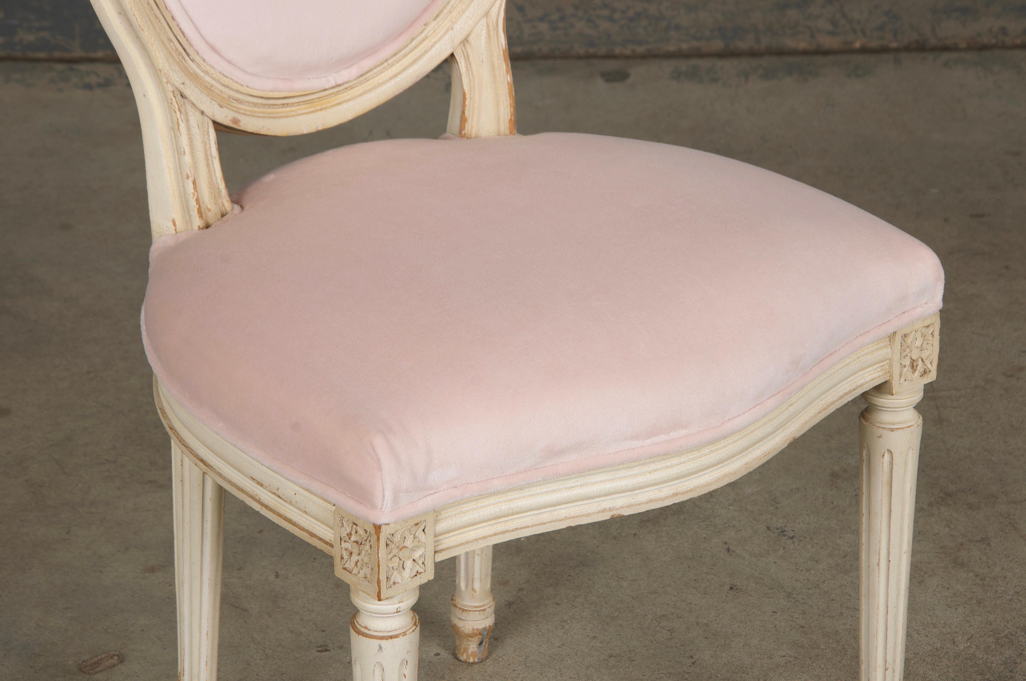 Antique French Louis XVI Style Painted Side Chair in Peony Velvet For Sale 2