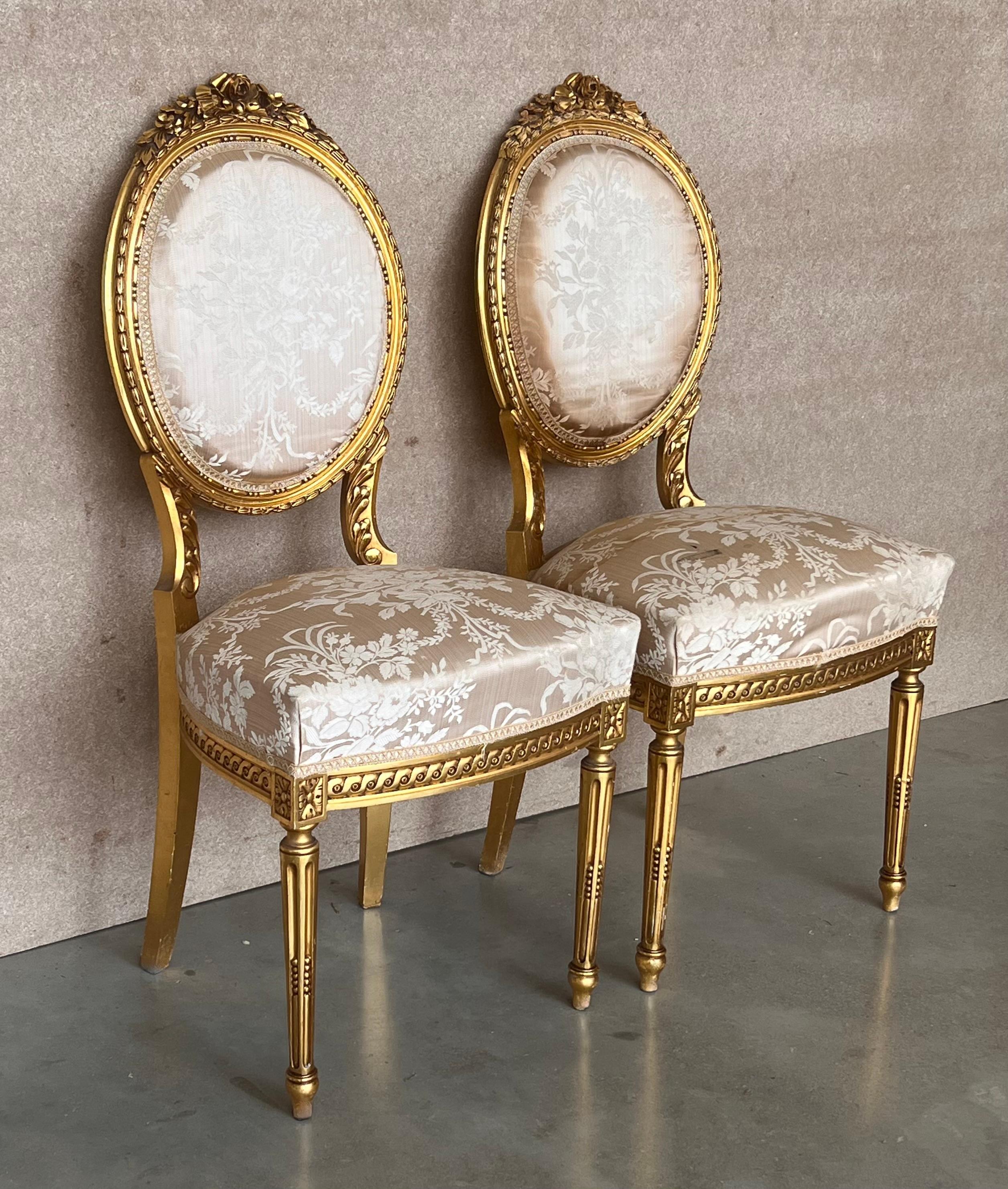 Antiker französischer Beistellstuhl im Louis-XVI.-Stil, teilweise vergoldet und bemalt (Louis XVI.) im Angebot