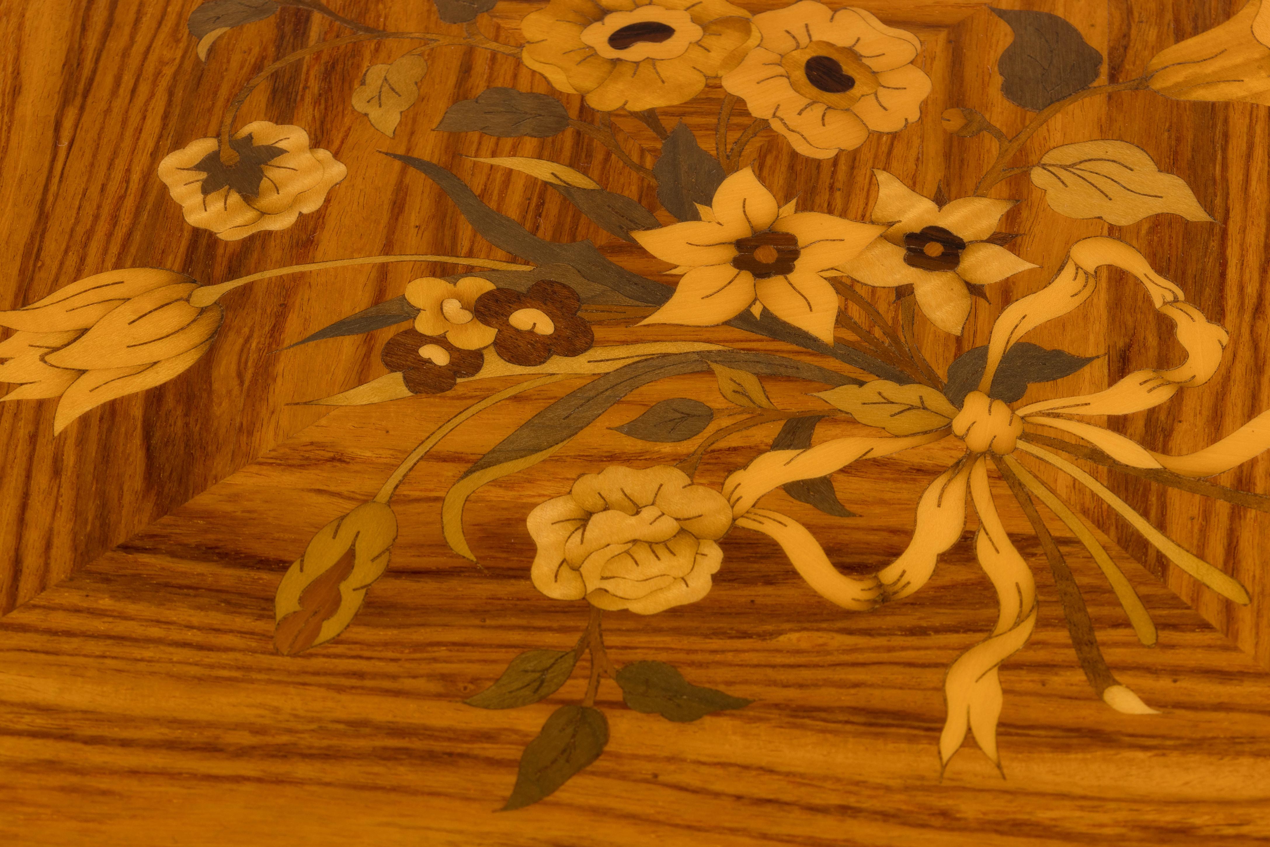 Antique French Louis XVI Style Rosewood Dining Table with Floral Inlay For Sale 5