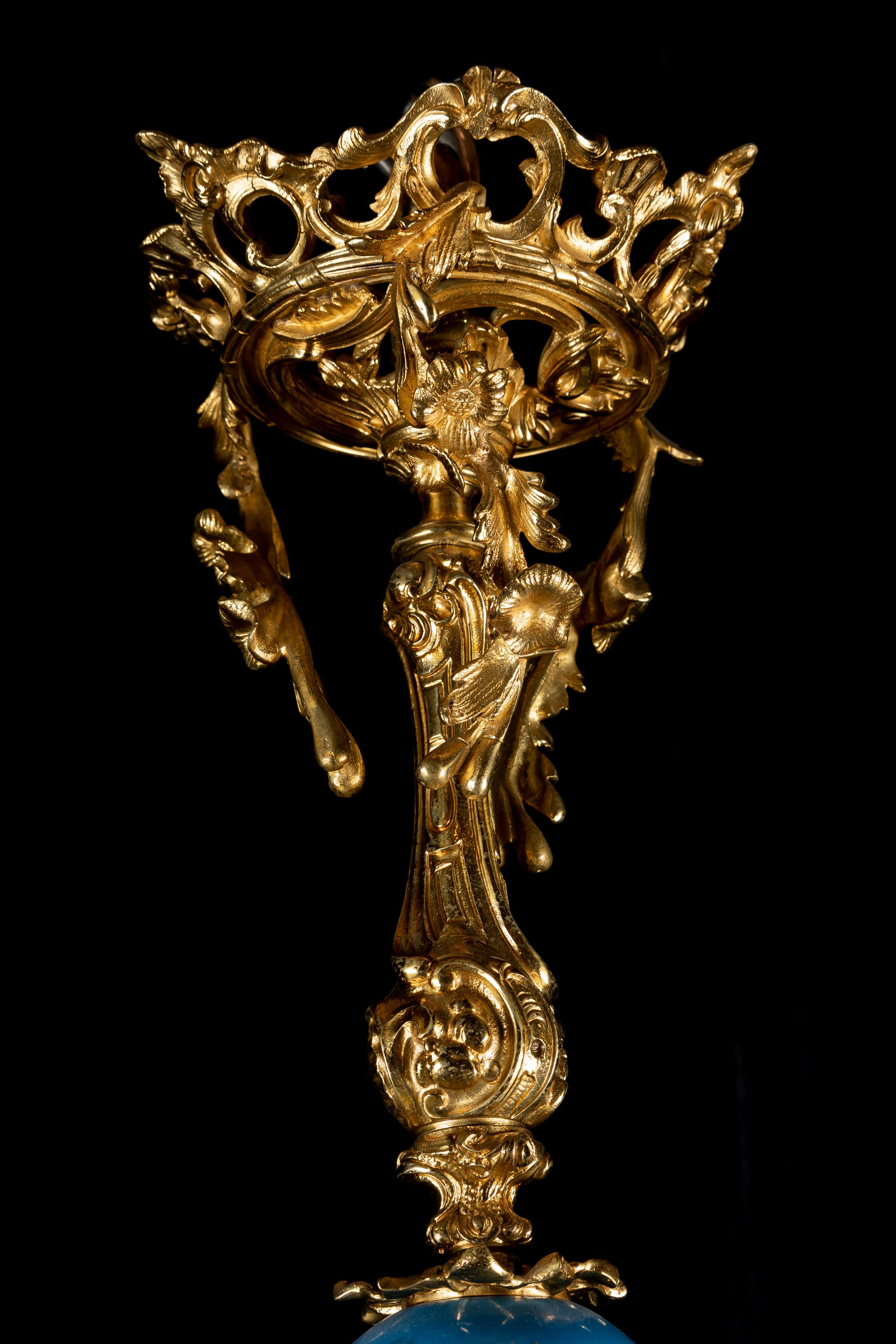 Antiker französischer Kronleuchter aus Sevres-Porzellan und vergoldeter Bronze im Louis-XVI.-Stil im Angebot 6