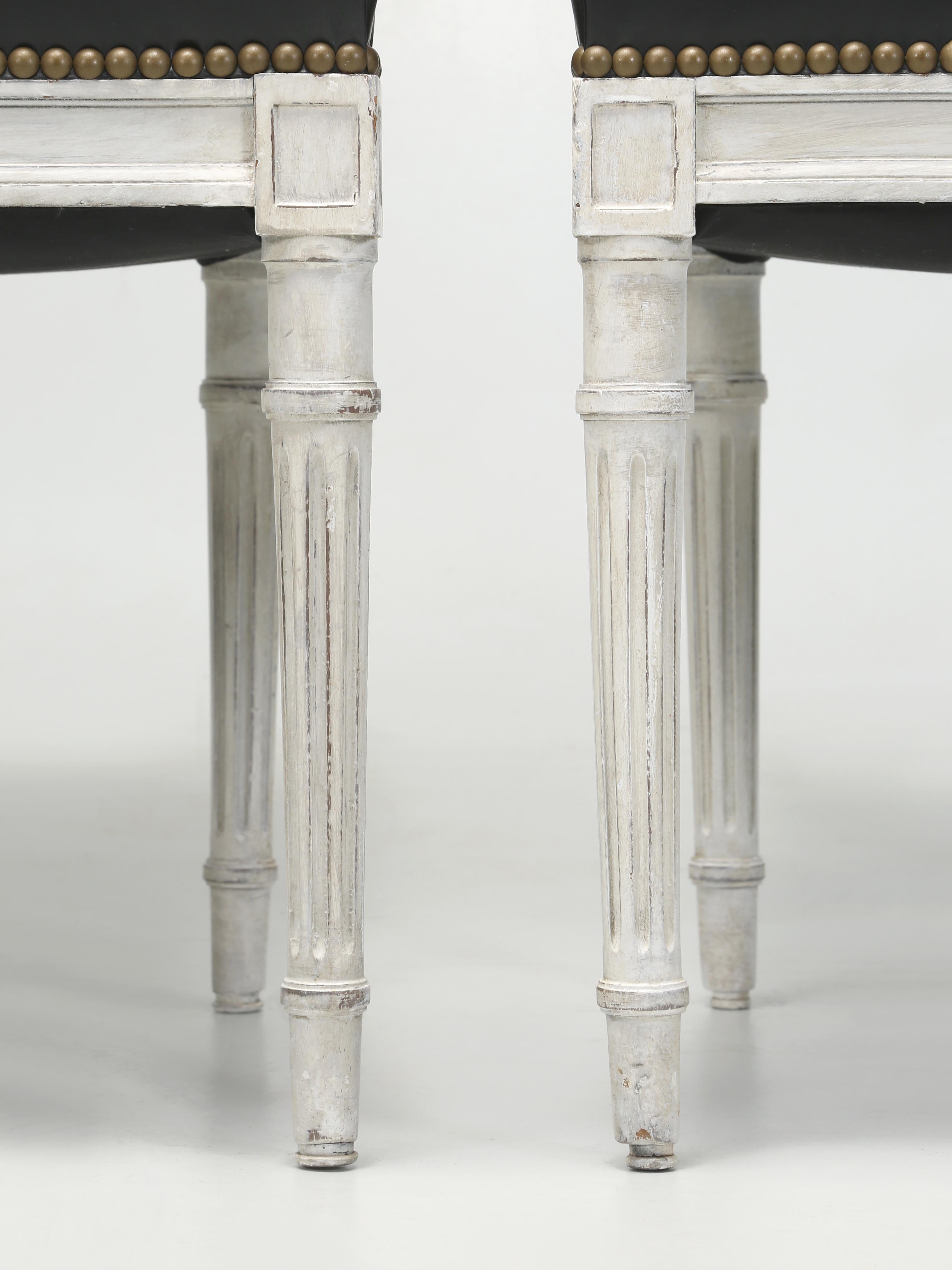 Antike französische Beistellstühle im Louis-XVI.-Stil (4) vollständig und teilweise restauriert  im Angebot 4