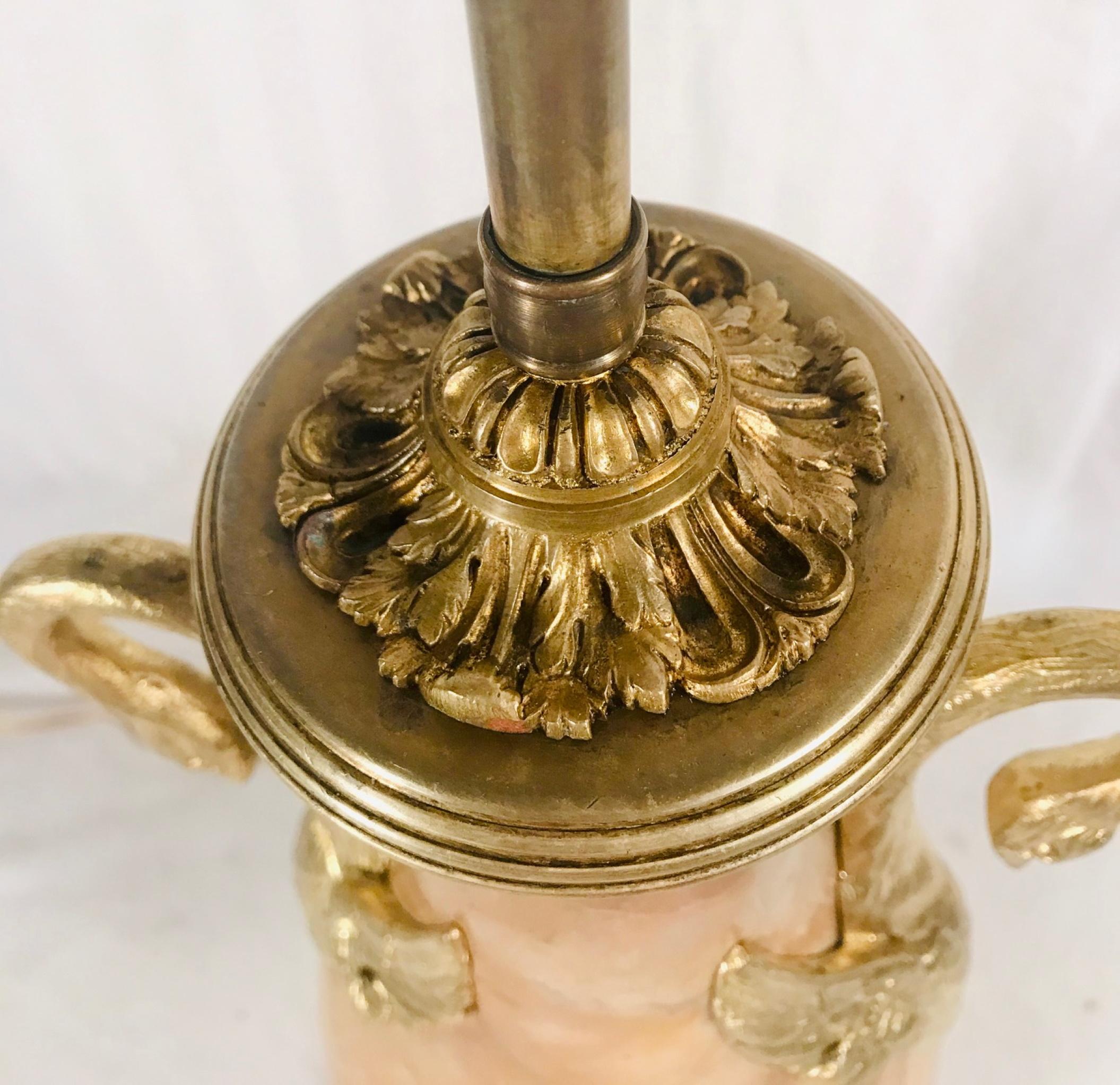 Antike französische Urne aus Siena-Marmor und Goldbronze im Louis-XVI-Stil im Angebot 1