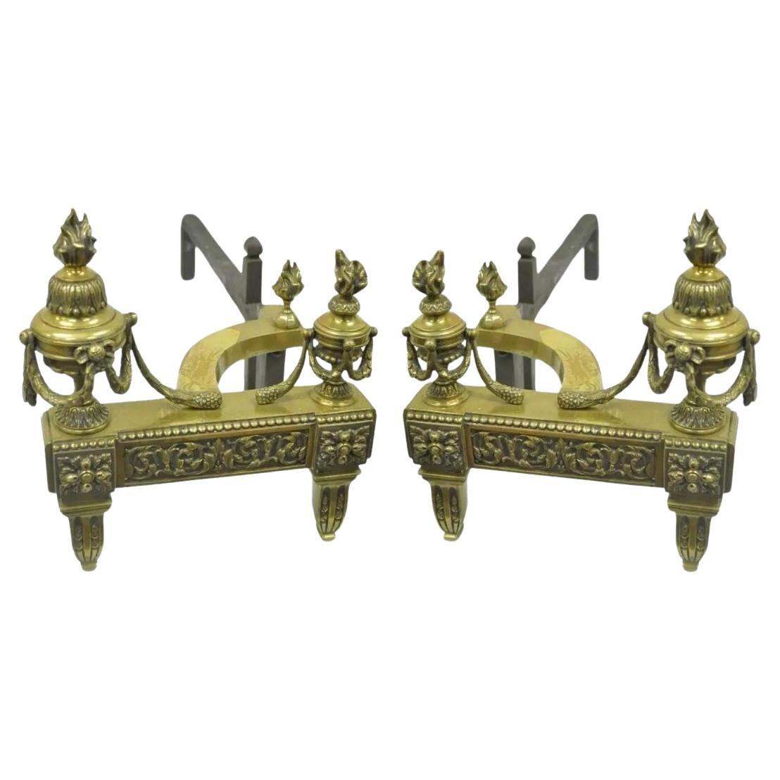 Antike französische Urnen-Feuerböcke im Louis-XVI.-Stil aus Messing, Bronze und Goldbronze, Paar