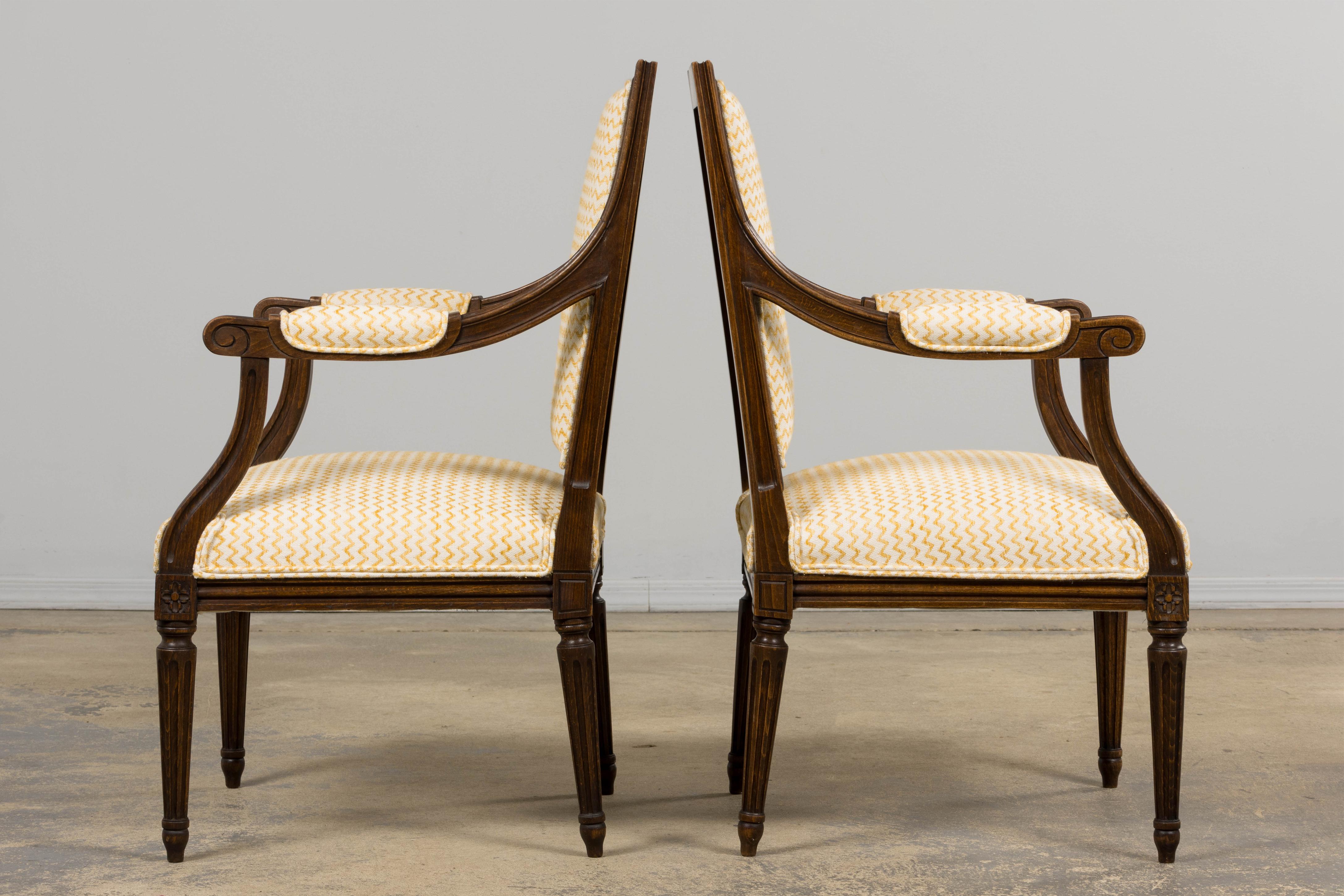 Antique French Louis XVI Style Walnut Armchairs in Yellow Linen - A Pair in vendita 5