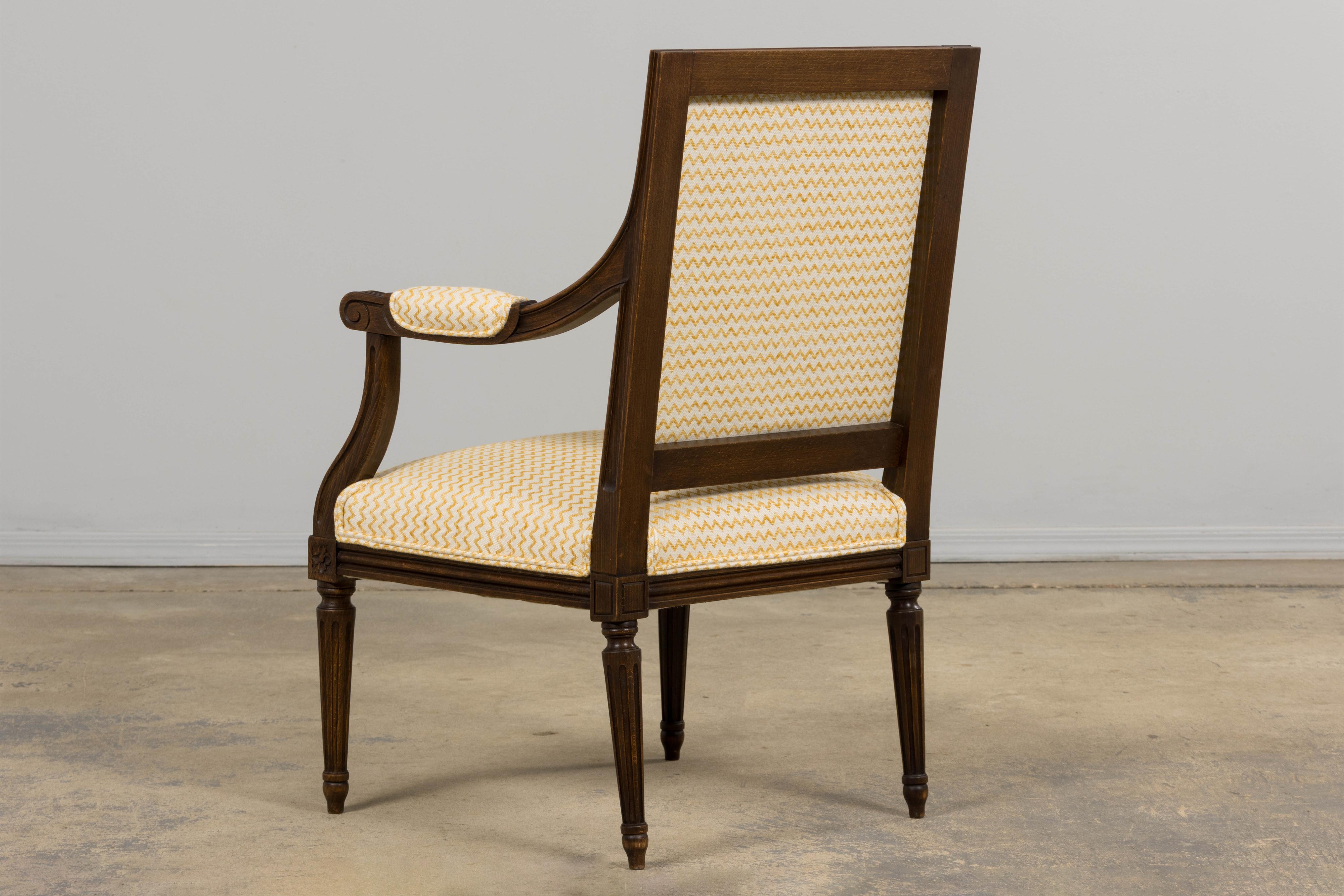 Antique French Louis XVI Style Walnut Armchairs in Yellow Linen - A Pair in vendita 6