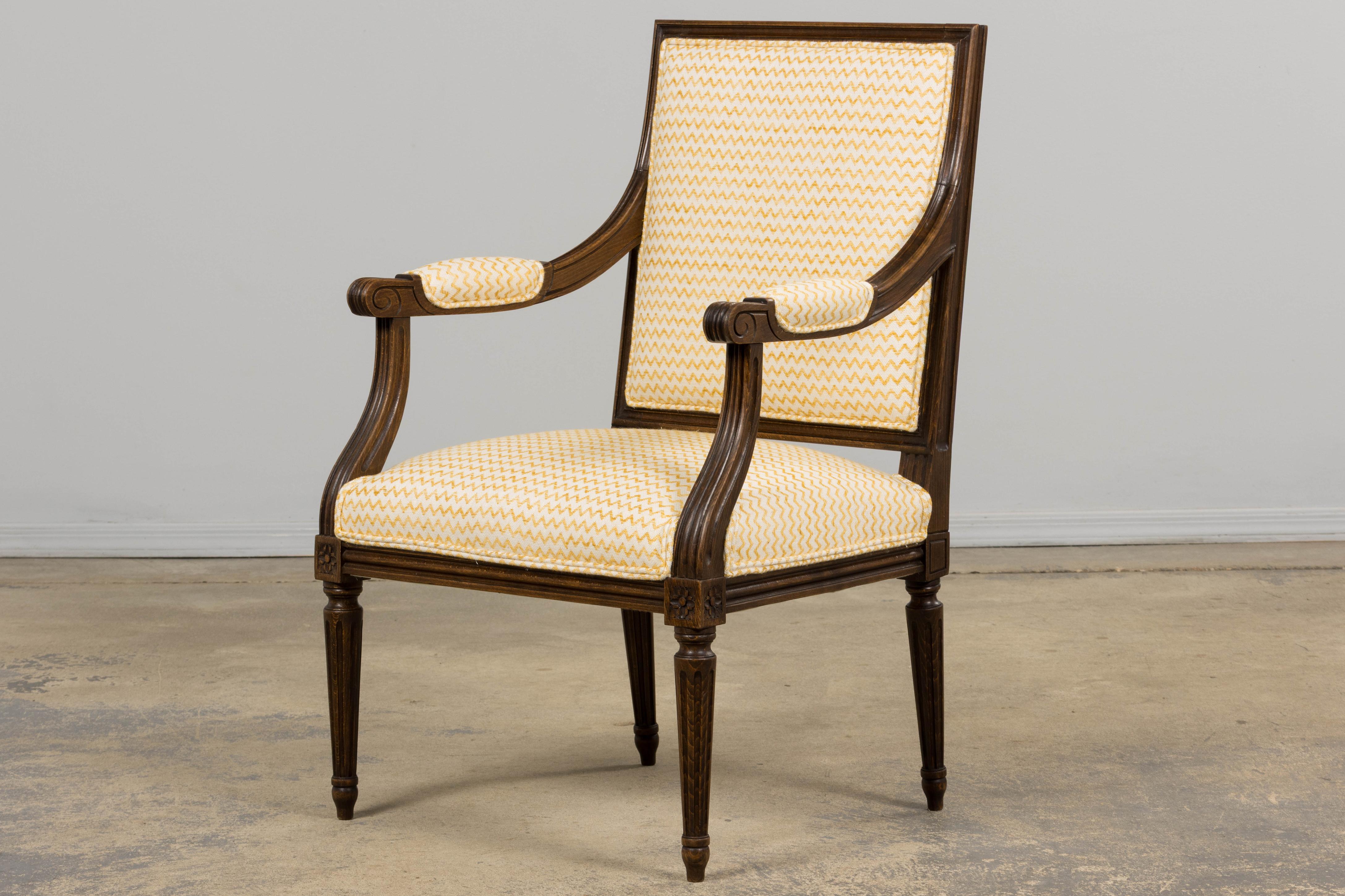 Antique French Louis XVI Style Walnut Armchairs in Yellow Linen - A Pair in vendita 9