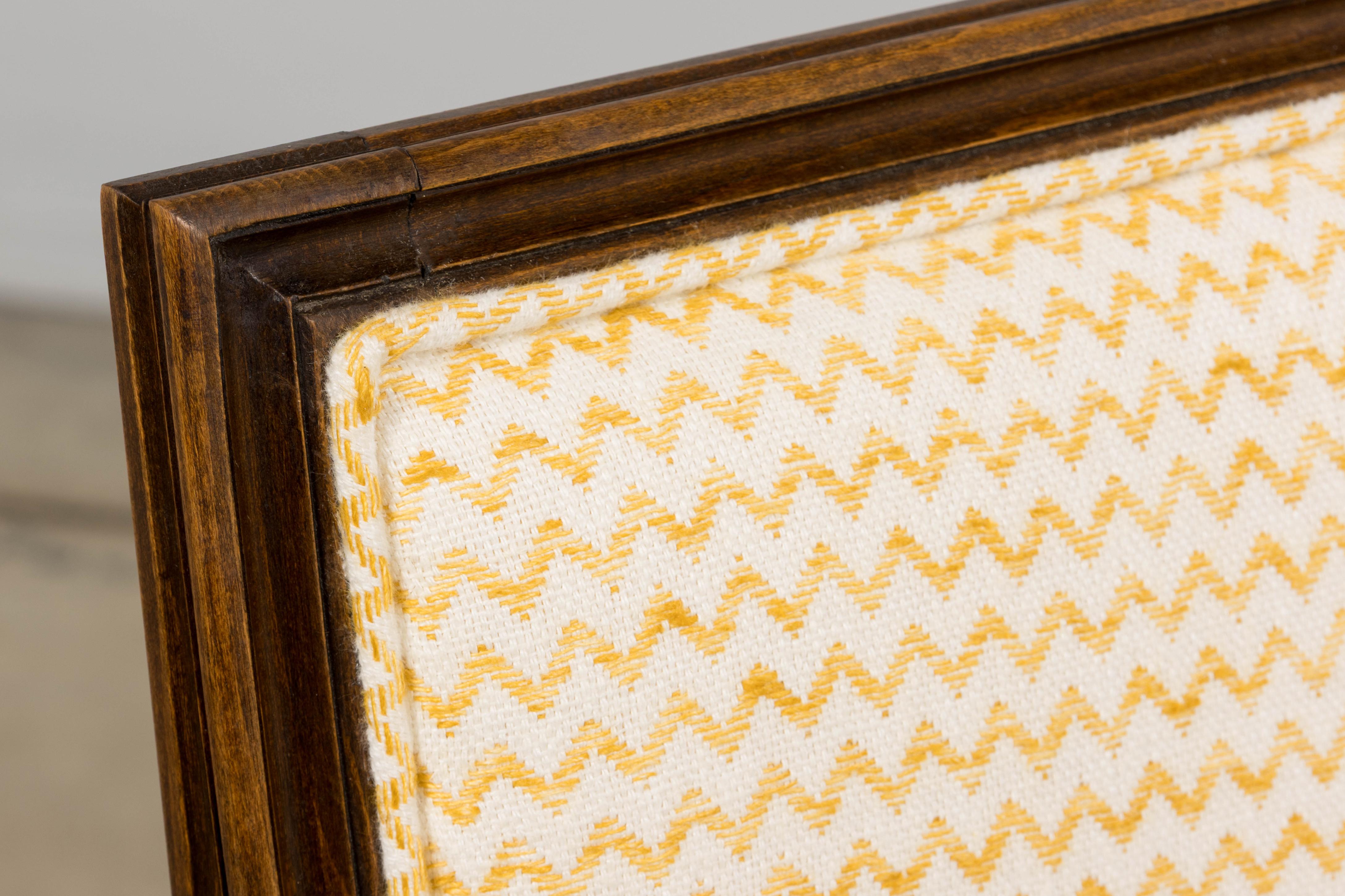Antique French Louis XVI Style Walnut Armchairs in Yellow Linen - A Pair In condizioni buone in vendita a Astoria, NY