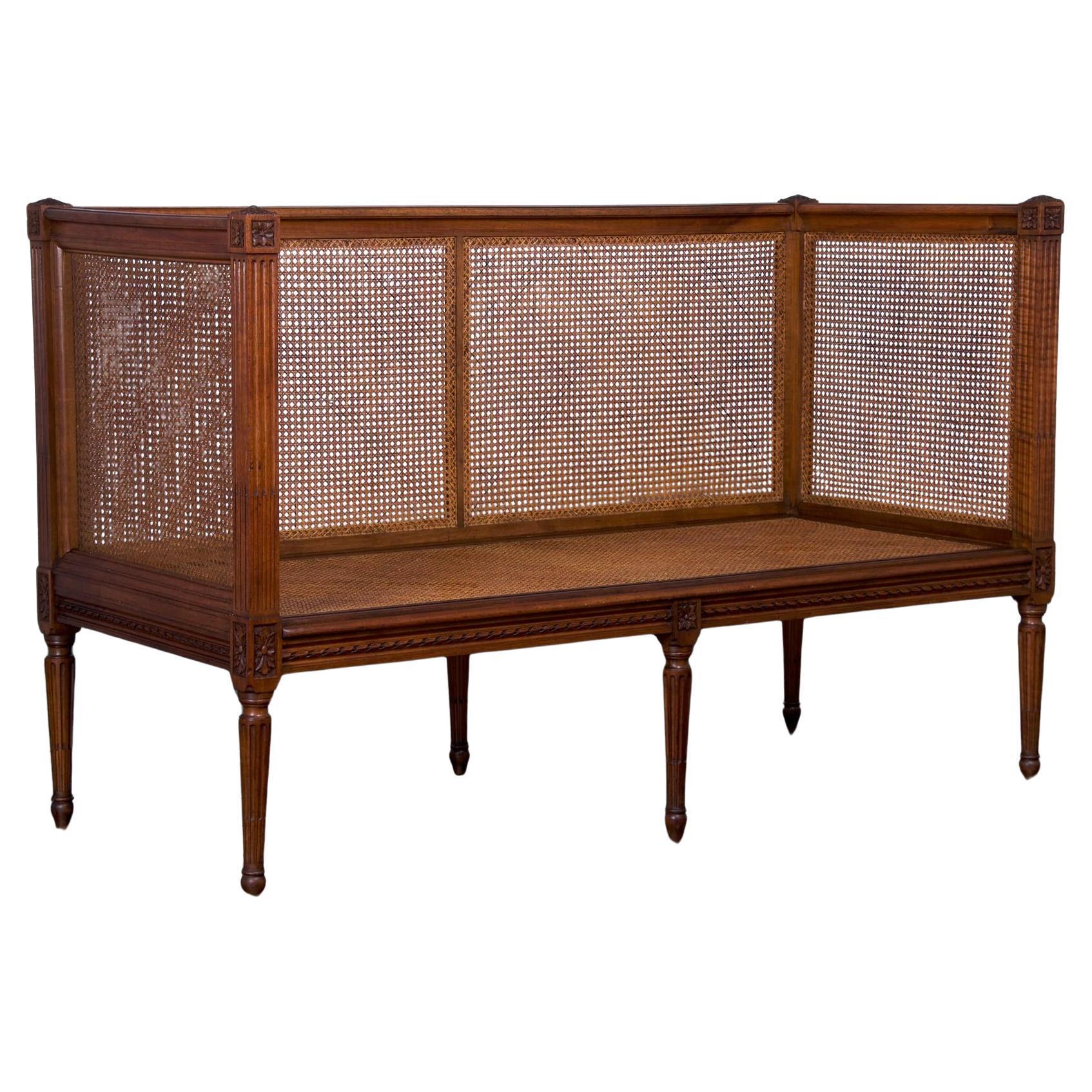 Antique French Louis Cane, stile XVI, in legno di noce, con seduta a forma di divano