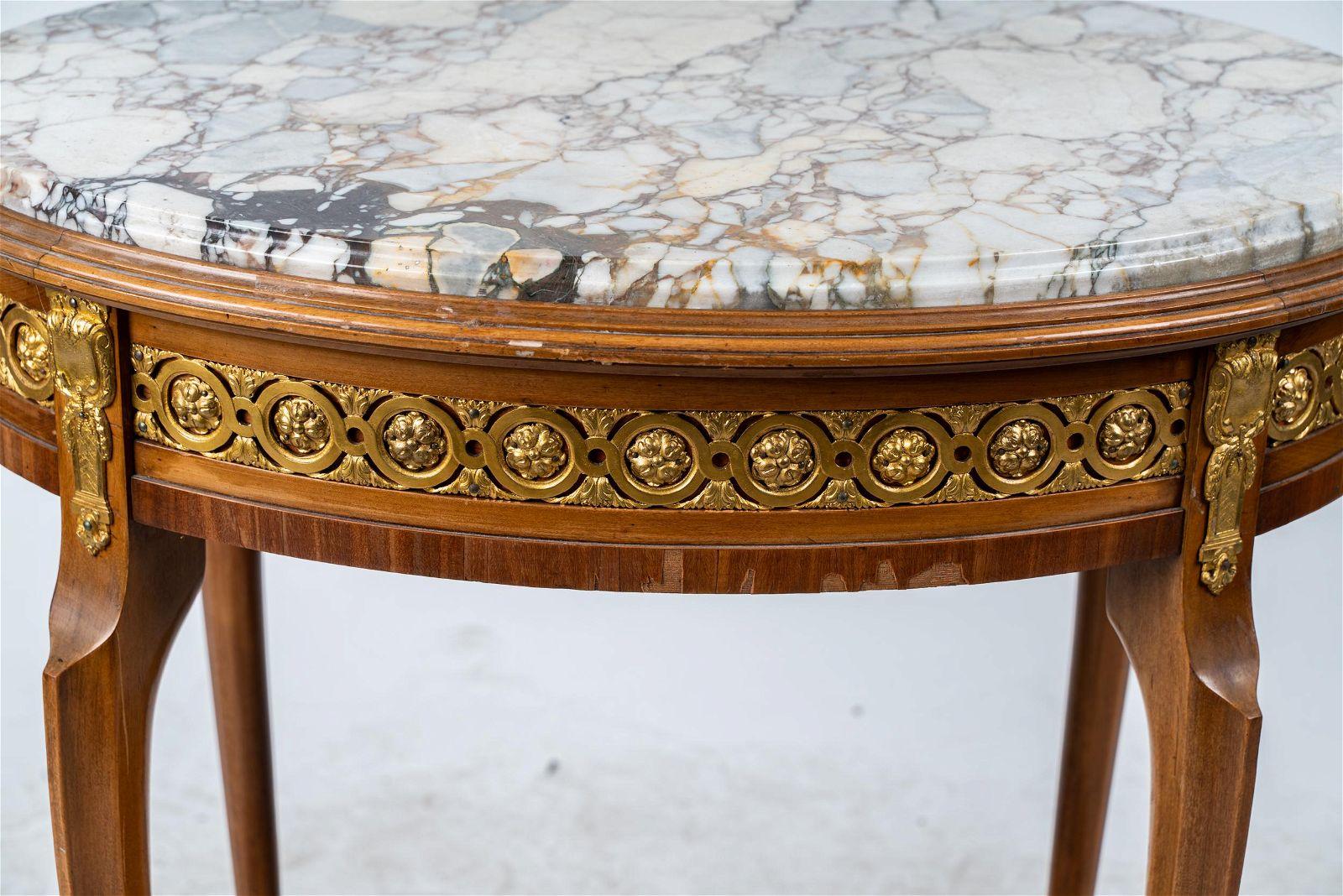 Antique French Louis XVI Transitional Walnut Marble Inset Gueridon Late 19th C In Good Condition For Sale In Los Angeles, CA