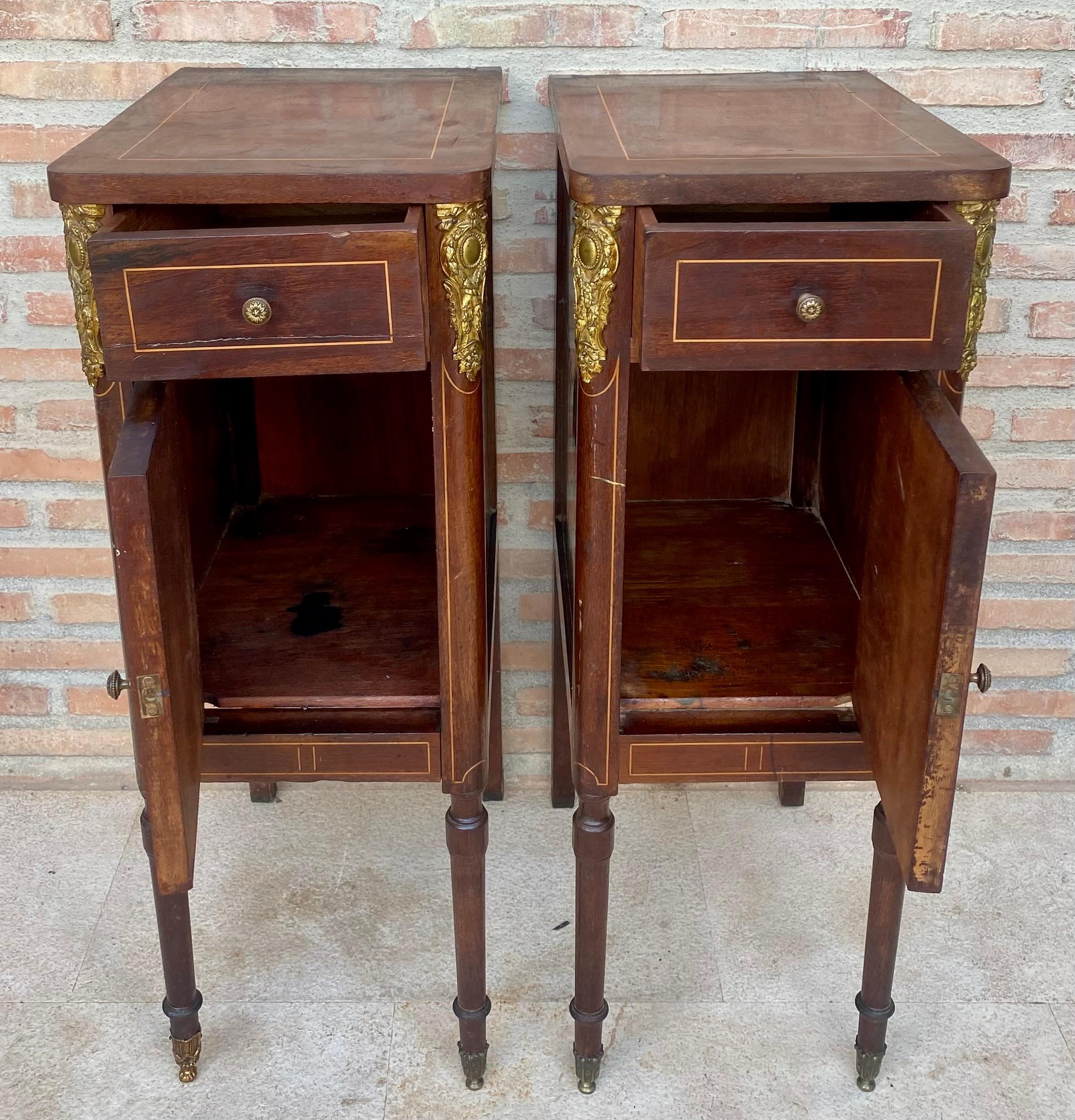 Antique French Louis XVI Walnut and Bronze Nightstands, 1920s, Set of 2 In Good Condition For Sale In Miami, FL