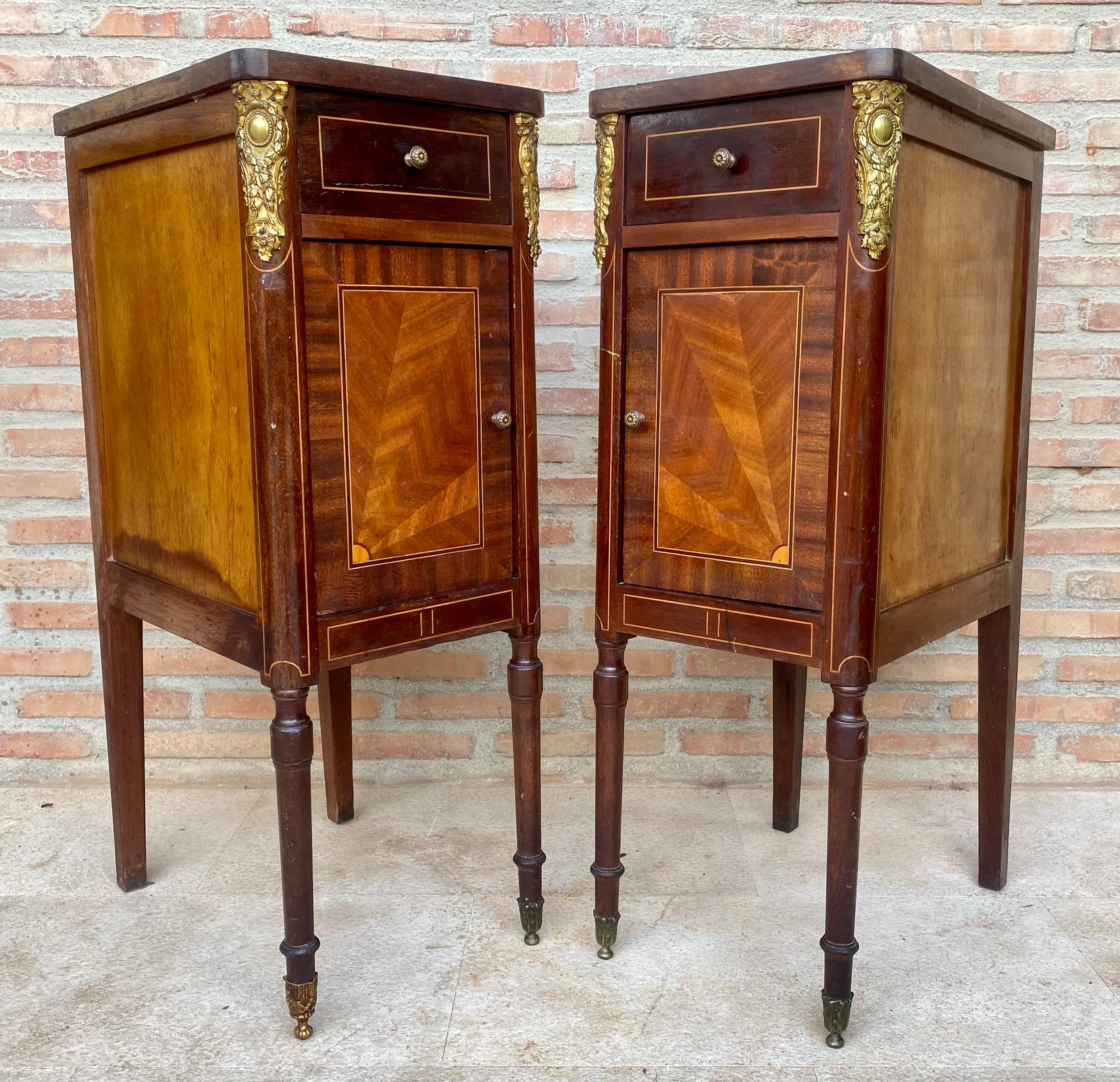 Antique French Louis XVI Walnut and Bronze Nightstands, 1920s, Set of 2 For Sale 1