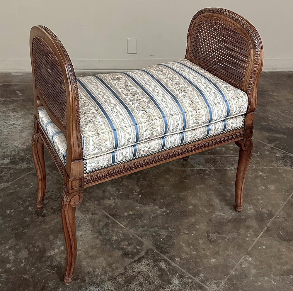Antique French Louis XVI Walnut Armbench ~ Vanity Bench In Good Condition For Sale In Dallas, TX