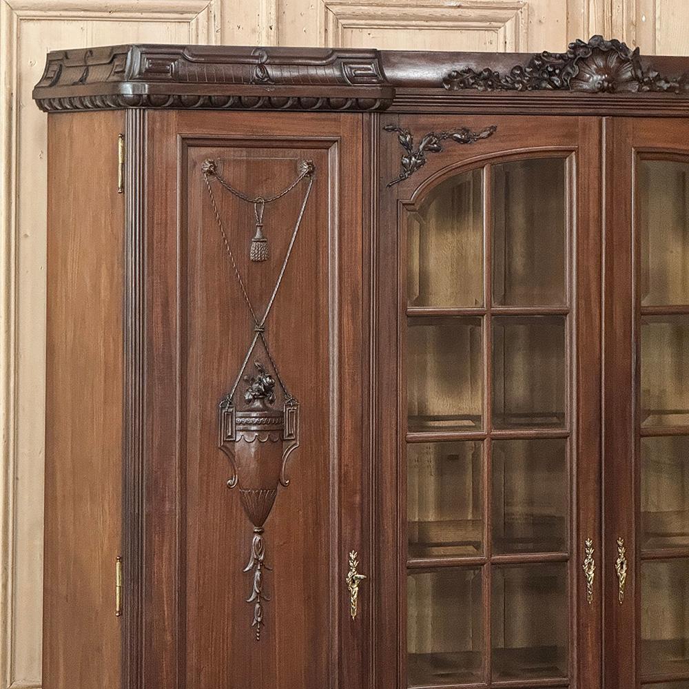 Antique French Louis XVI Walnut Bookcase ~ Bibliotheque by Hirler of Alsace Bon état - En vente à Dallas, TX