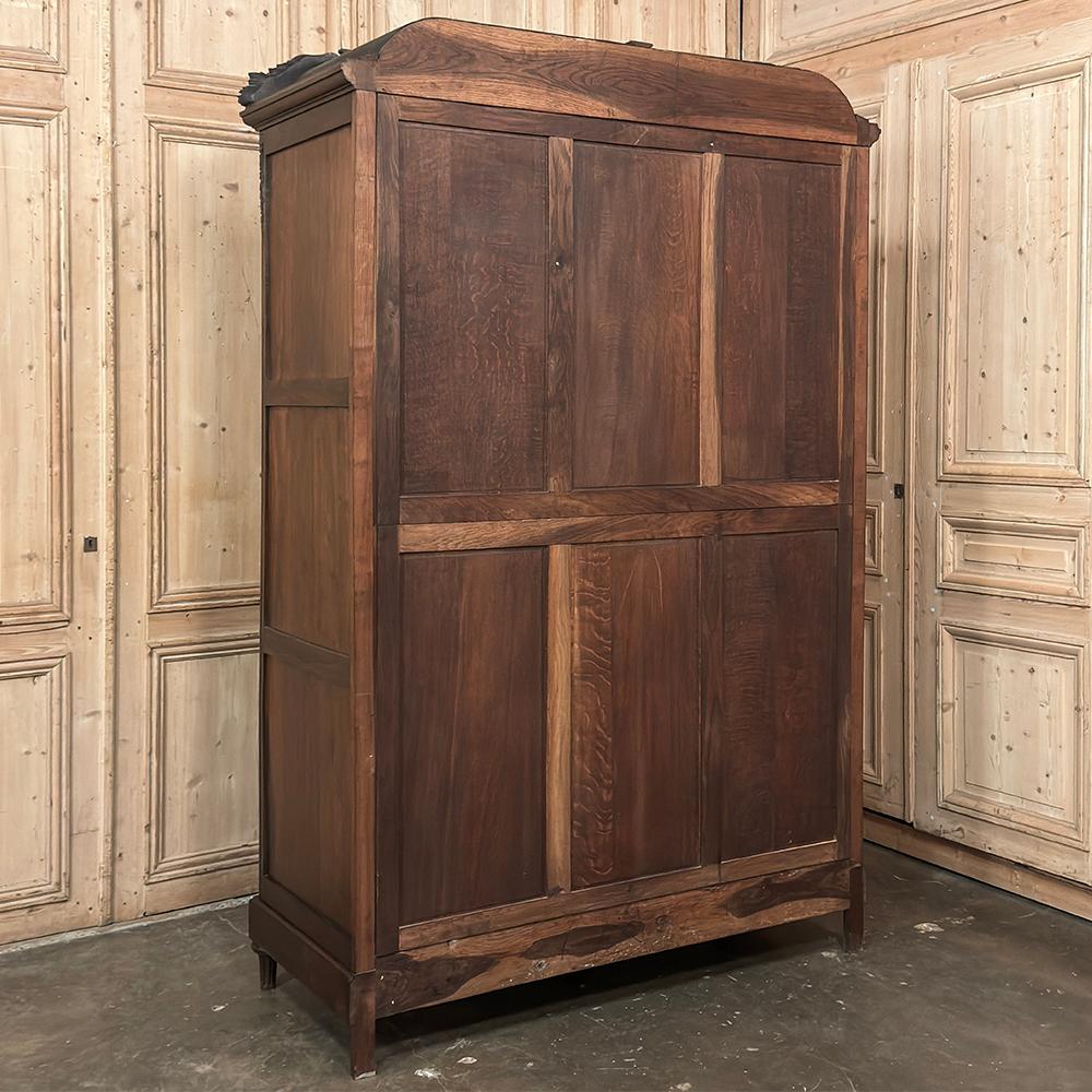 Antique French Louis XVI Walnut Bookcase ~ Armario expositor en venta 12