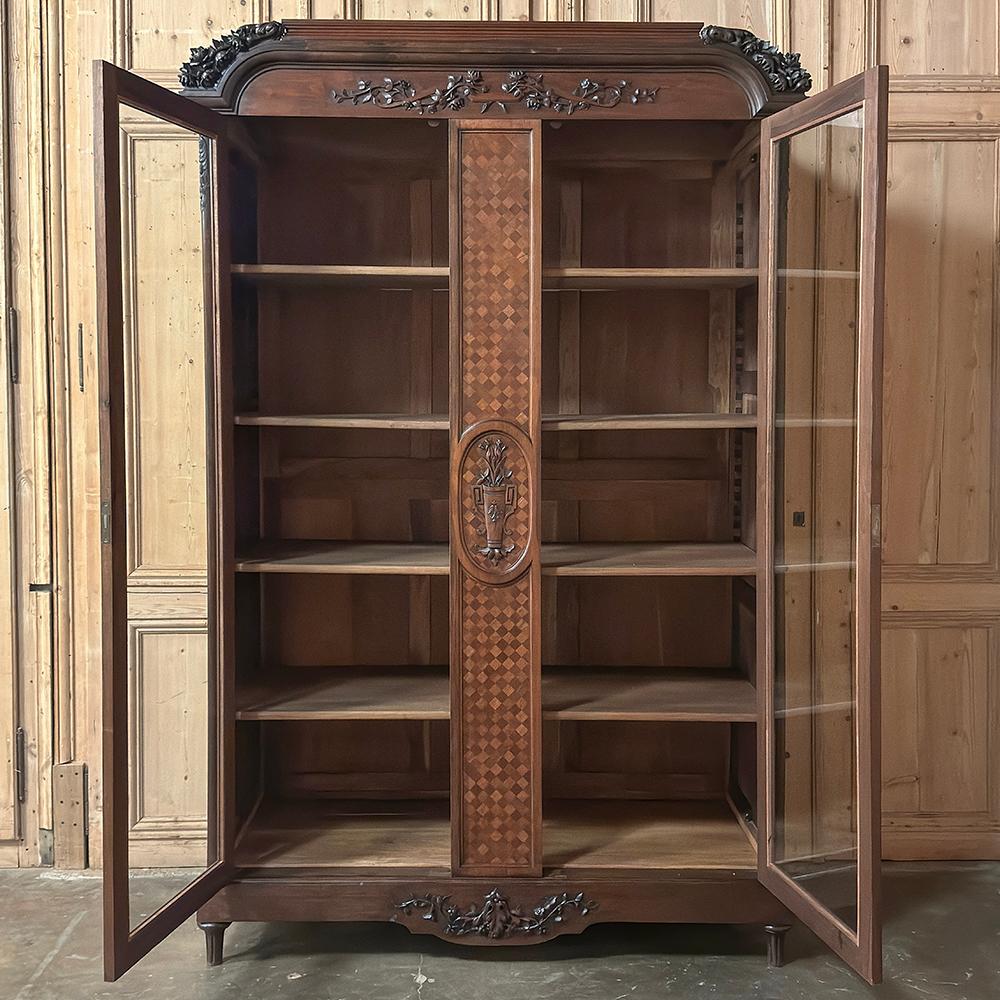 Antique French Louis XVI Walnut Bookcase ~ Display Armoire In Good Condition For Sale In Dallas, TX