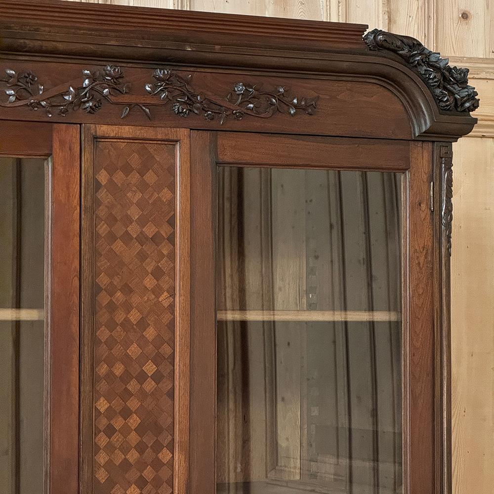 Antique French Louis XVI Walnut Bookcase ~ Armario expositor Latón en venta