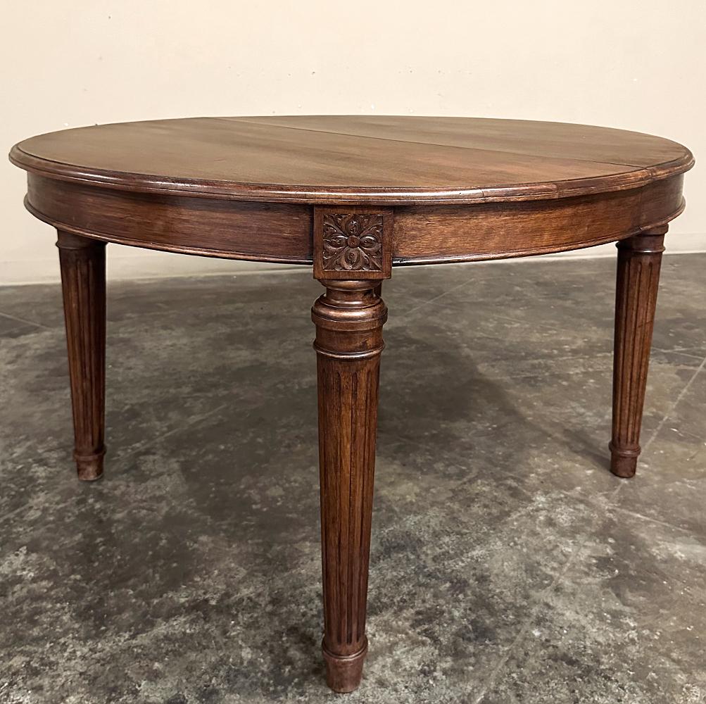 Ancienne table de salle à manger en noyer Louis XVI ~ table de jeu en vente 7