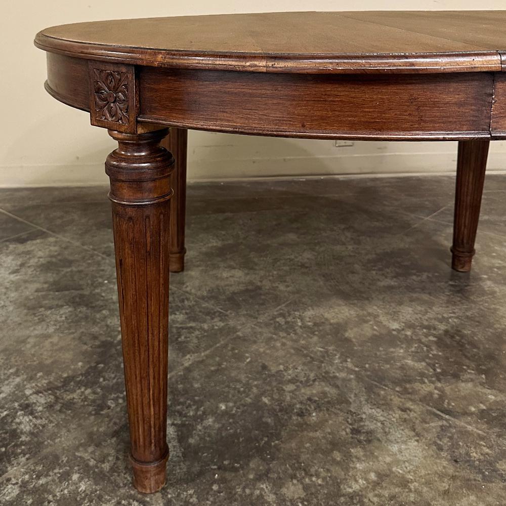 Ancienne table de salle à manger en noyer Louis XVI ~ table de jeu en vente 8
