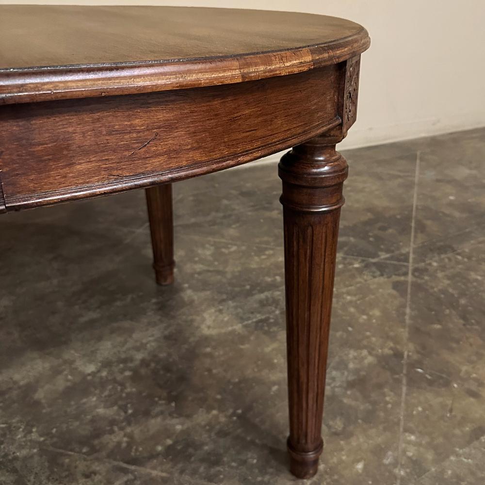 Ancienne table de salle à manger en noyer Louis XVI ~ table de jeu en vente 9