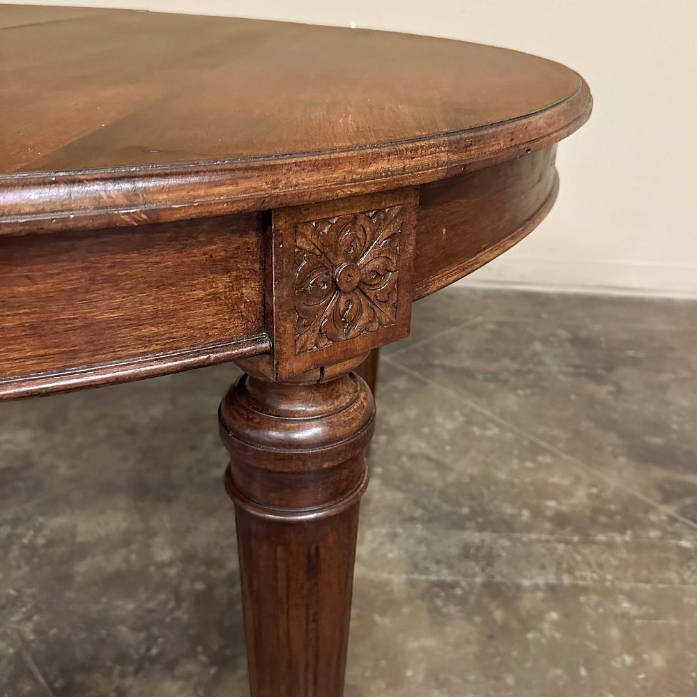 Ancienne table de salle à manger en noyer Louis XVI ~ table de jeu en vente 10