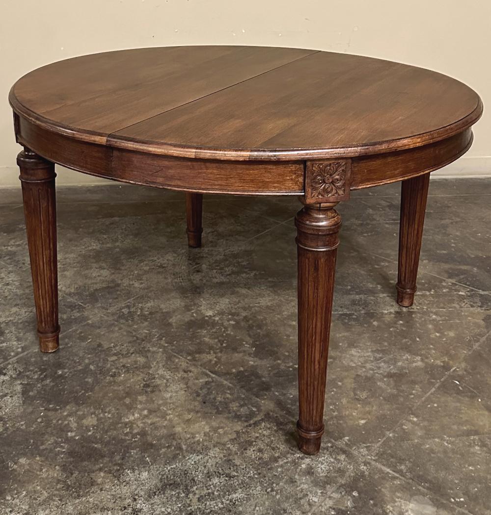 Français Ancienne table de salle à manger en noyer Louis XVI ~ table de jeu en vente