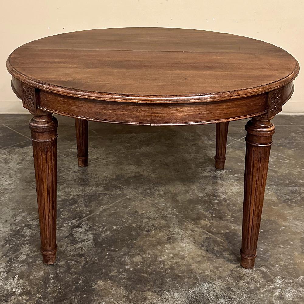 Fait main Ancienne table de salle à manger en noyer Louis XVI ~ table de jeu en vente